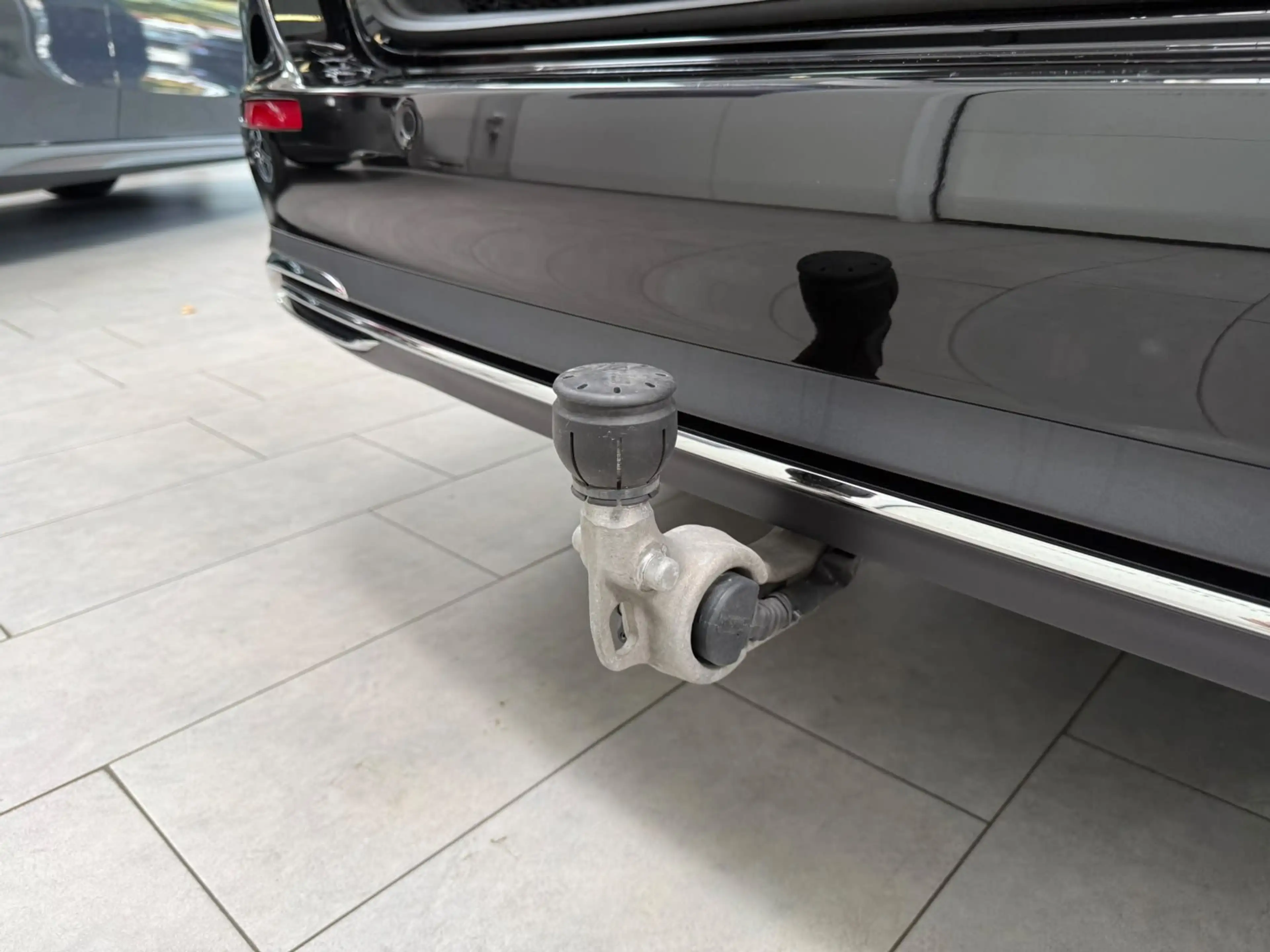 Mercedes-Benz E 220 d T Avantgarde DISTR+PANO+AHK+KEYLESS+LED — photo 14