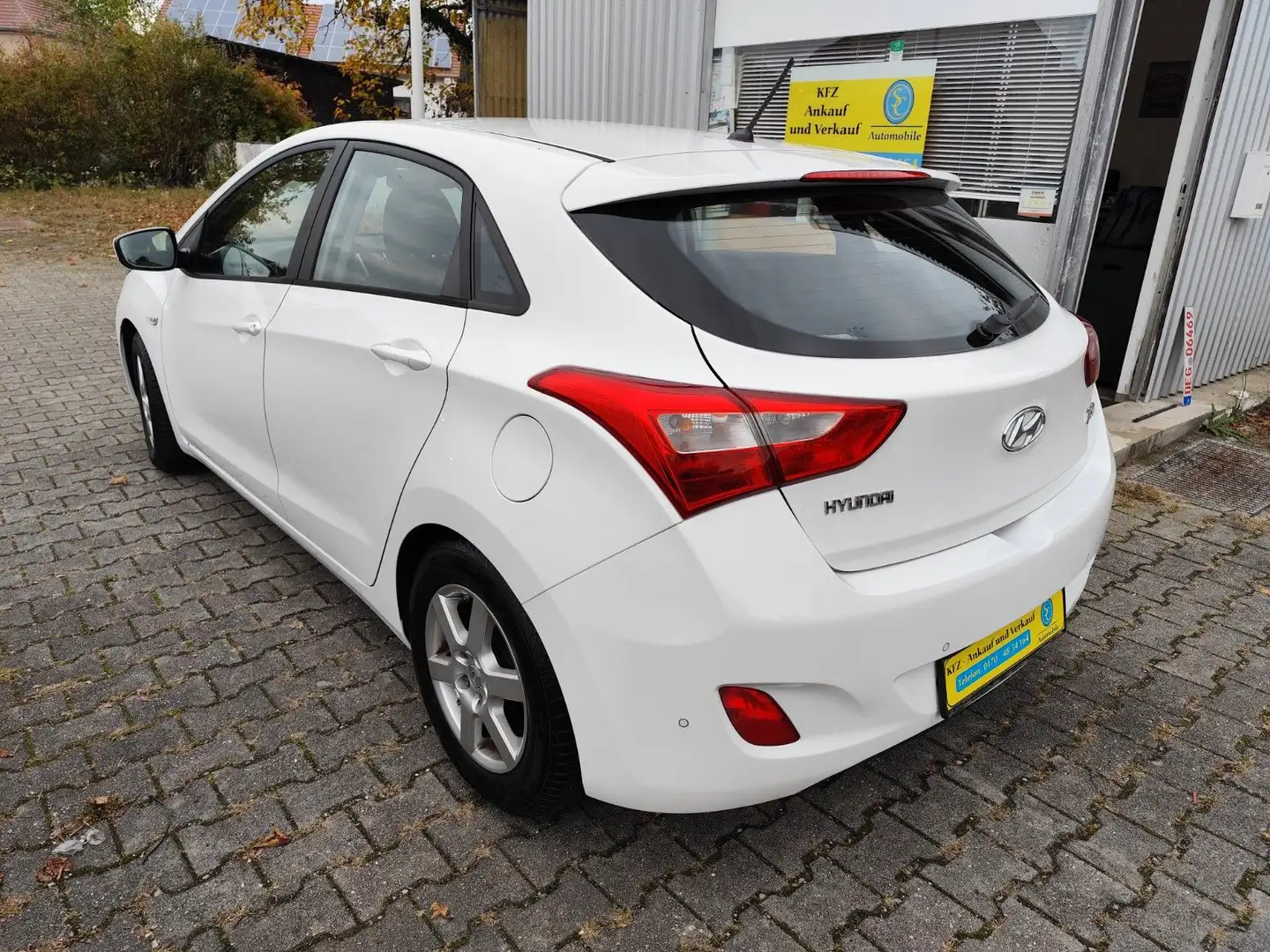 Hyundai i30 1.6 Crdi Pdc HU 12/2026 8XAlu Euro6 Weiß - 2