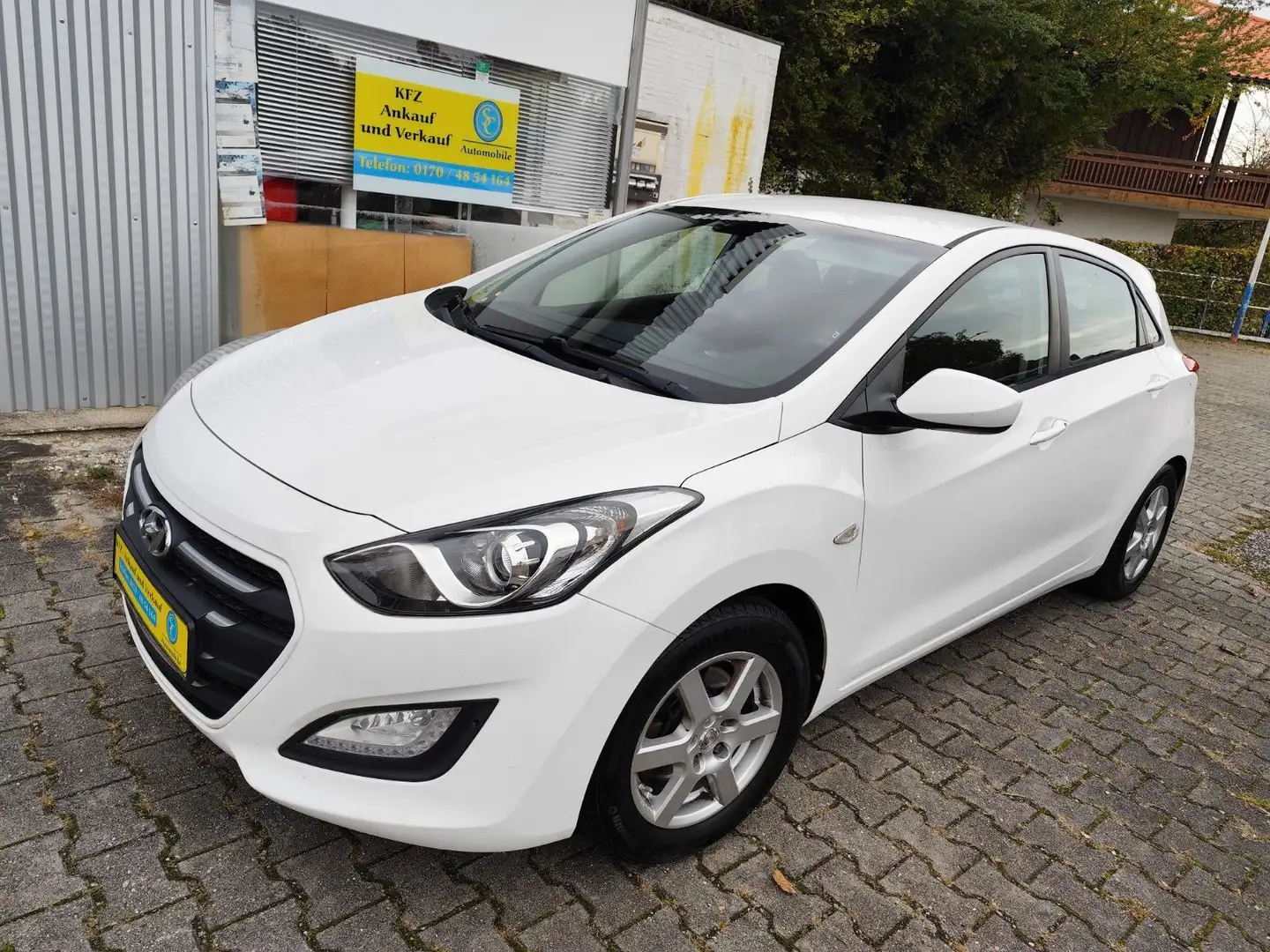 Hyundai i30 1.6 Crdi Pdc HU 12/2026 8XAlu Euro6 Weiß - 1