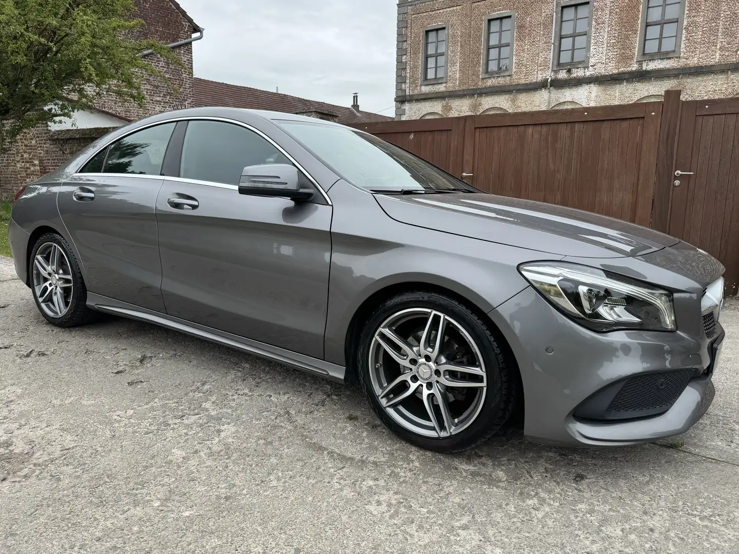 Mercedes-Benz CLA 180 PACK AMG (EU6d-TEMP) *CAM*CRUISE*GARANTIE* Grijs - 1