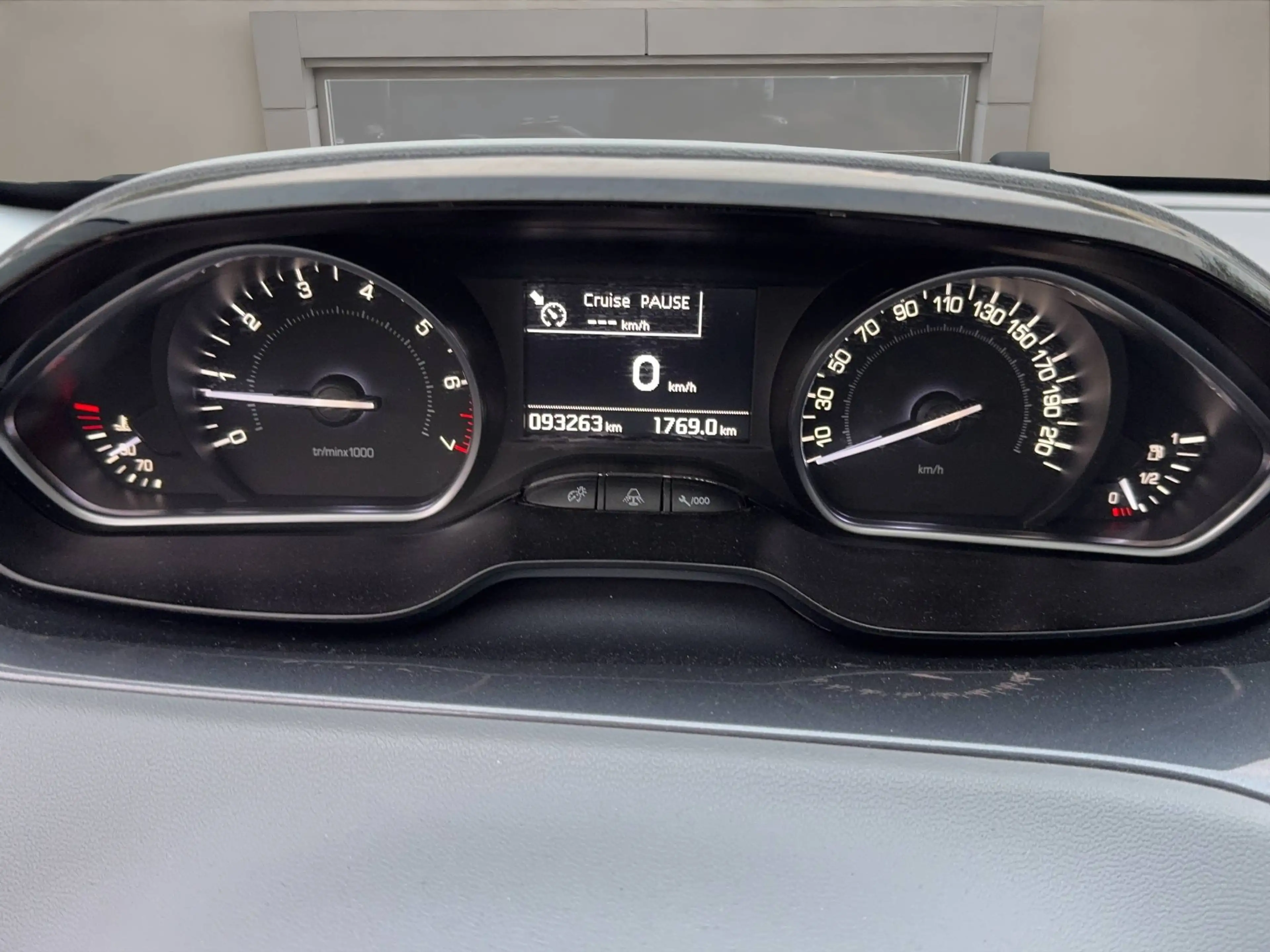 Peugeot 208 208  3-Türer 82 VTI Allure — photo 10