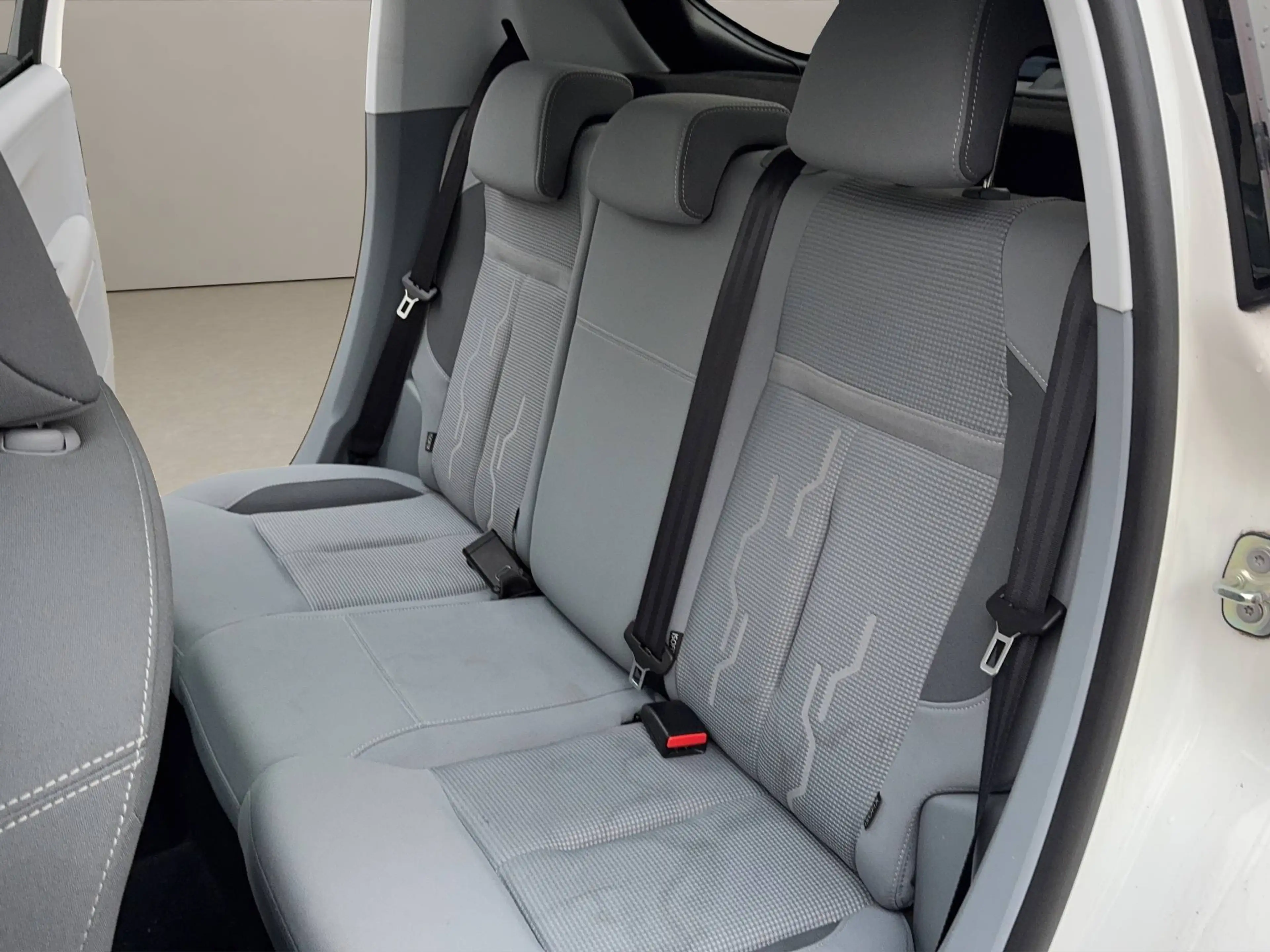 Peugeot 208 208  3-Türer 82 VTI Allure — photo 11