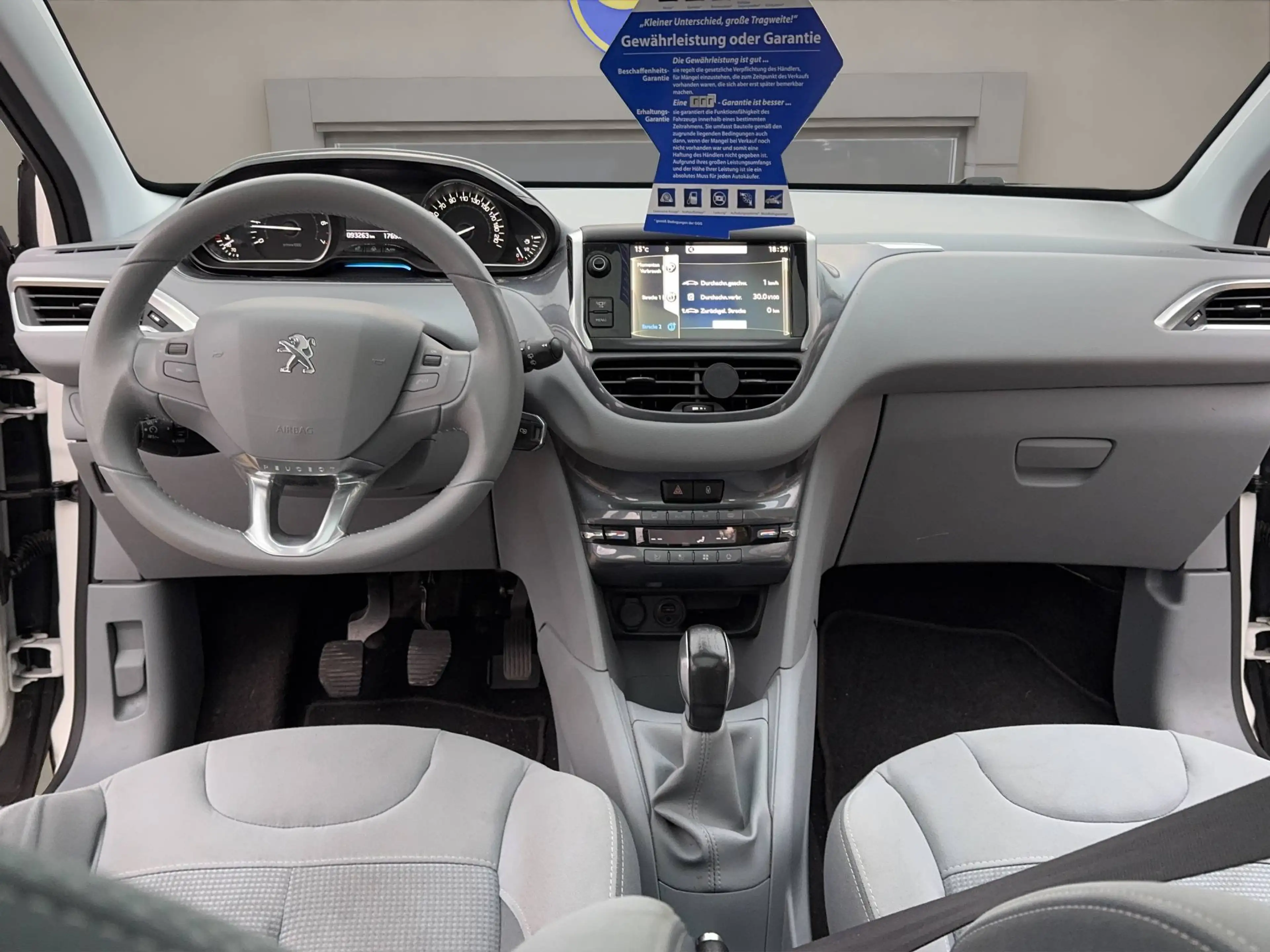 Peugeot 208 208  3-Türer 82 VTI Allure — photo 12