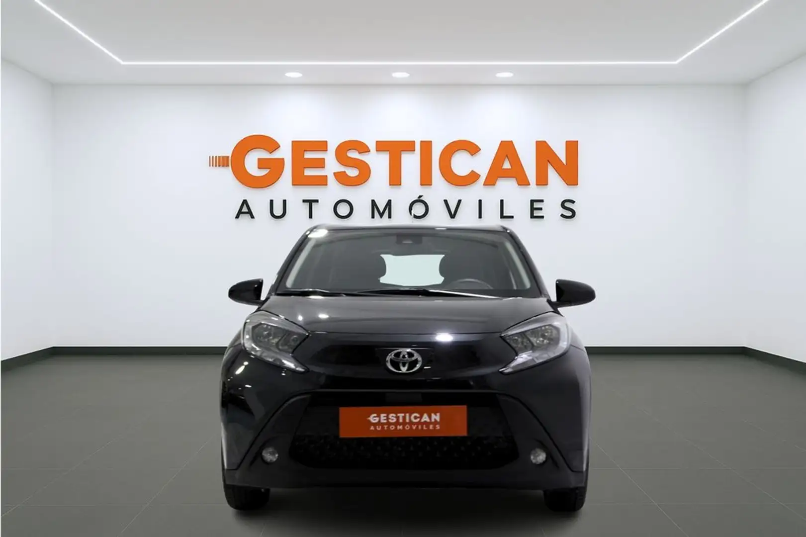 Toyota Aygo X 1.0 VVT-I 72CV Chic Zwart - 2