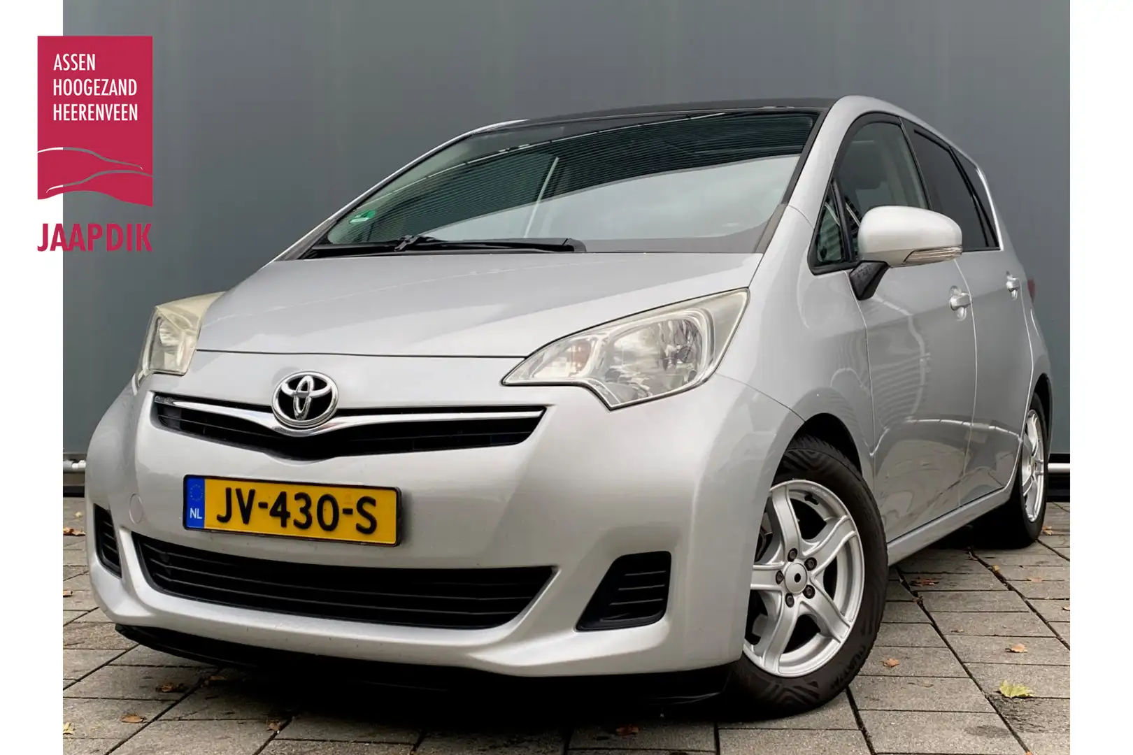 Toyota Verso-S BWJ 2012 | 1.3 100PK Comf+Limited | PANO DAK | TRE Gris - 1