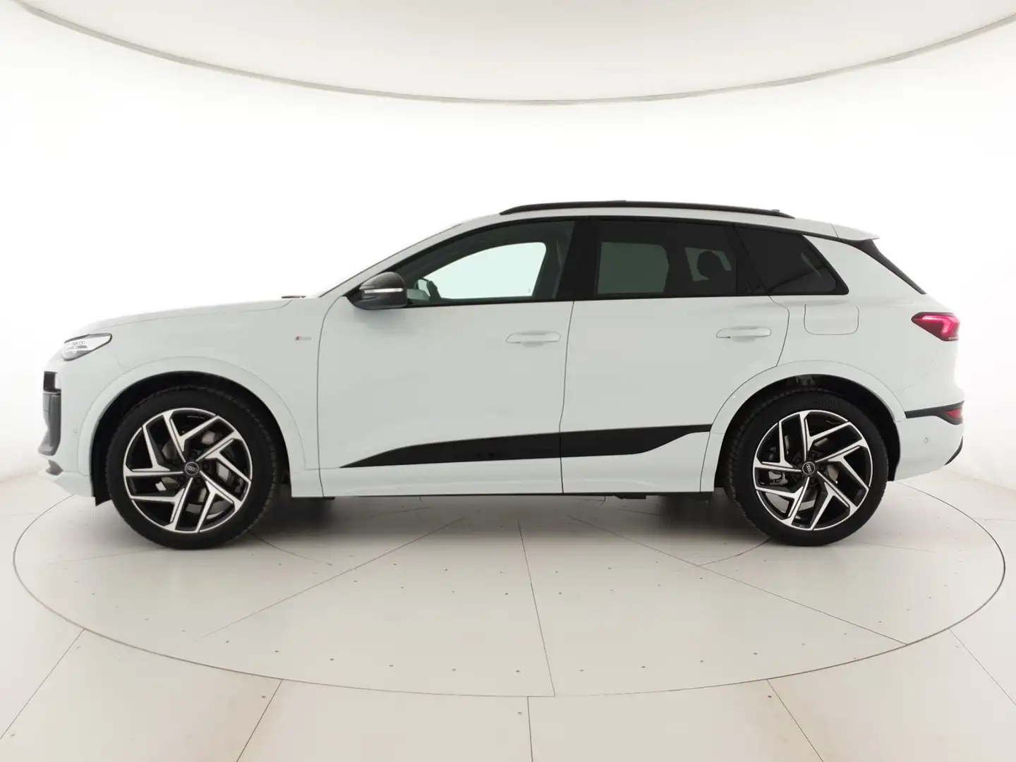 Audi Q6 387CV quattro S line Edition Bianco - 2