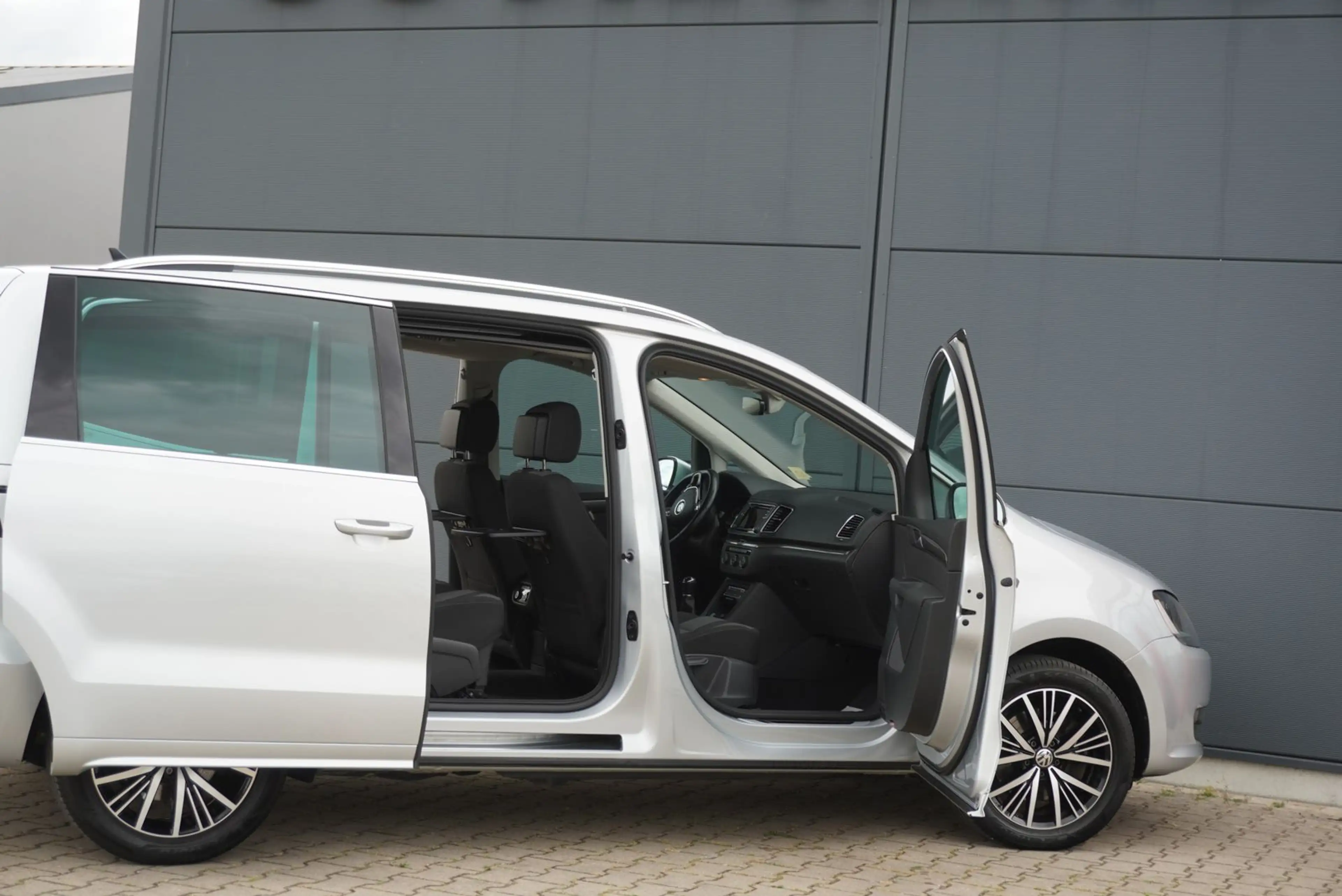Volkswagen Sharan 2.0 TDI Allstar 7 Sitze/AHK/Navi/ACC/AHK/ — photo 8