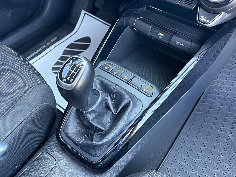 Kia Stonic 1,0 TGDI GPF ISG Silber — photo 12