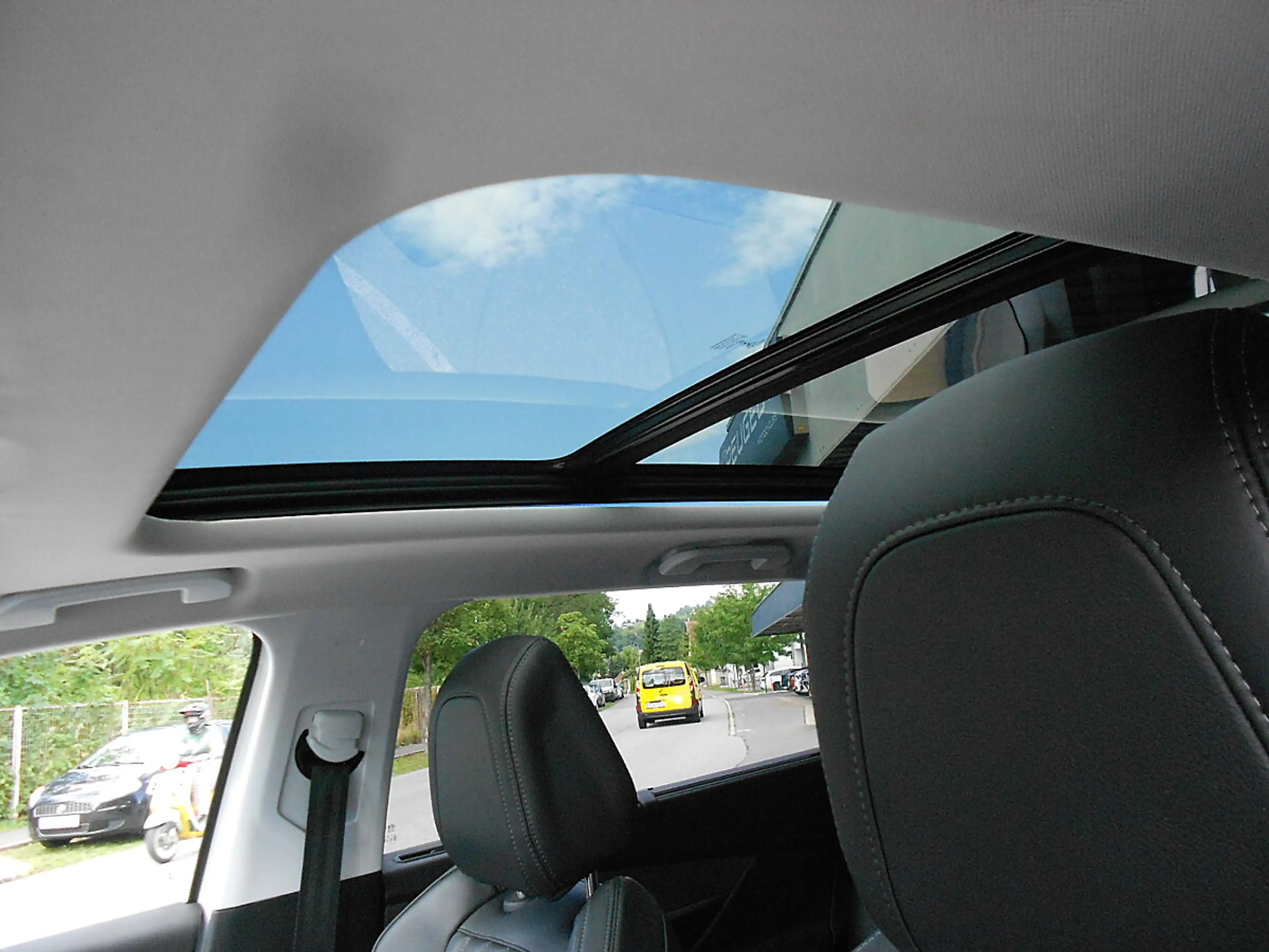 Peugeot 5008 1.2 PureTech 130 Allure — photo 7