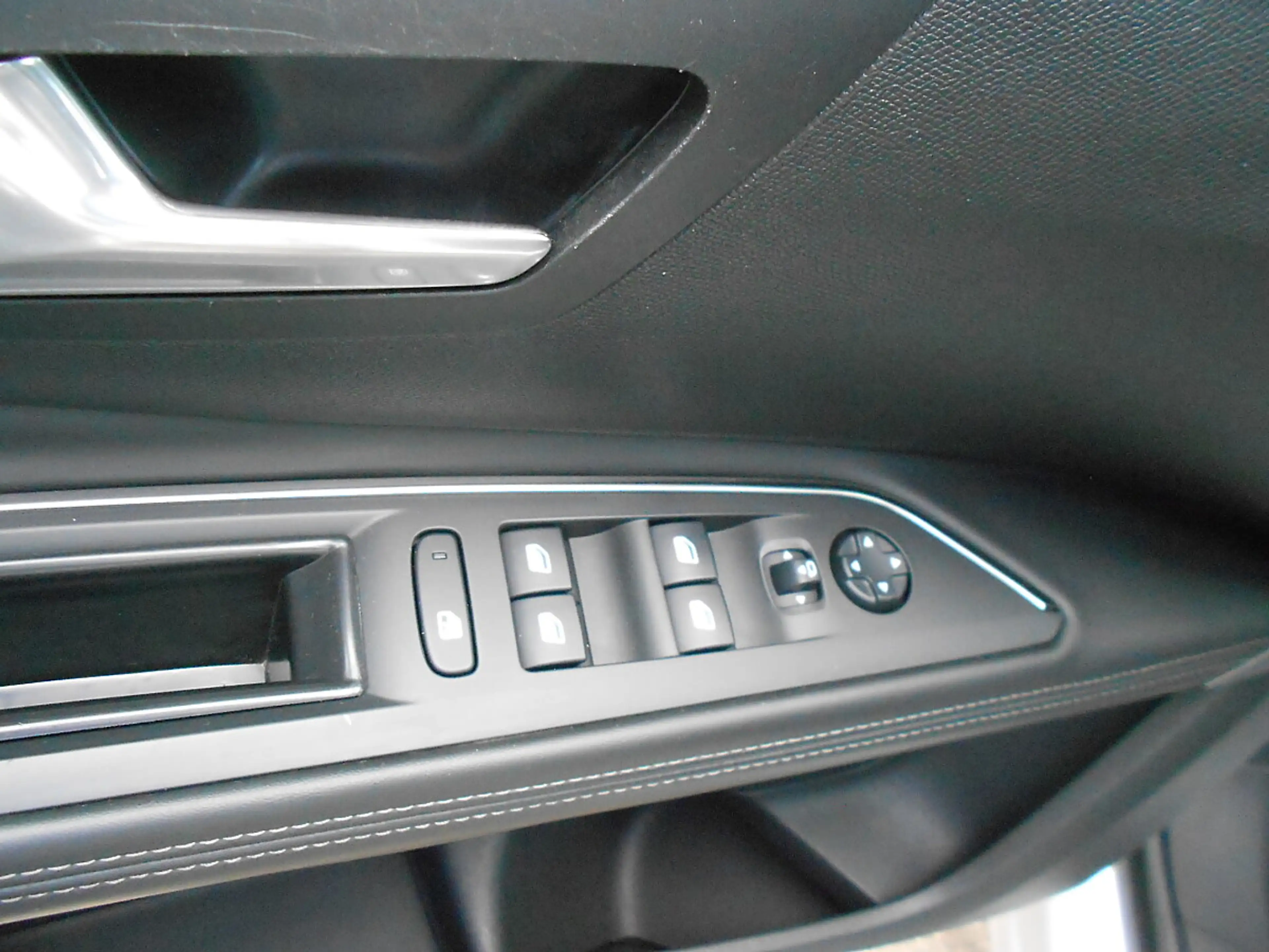 Peugeot 5008 1.2 PureTech 130 Allure — photo 13