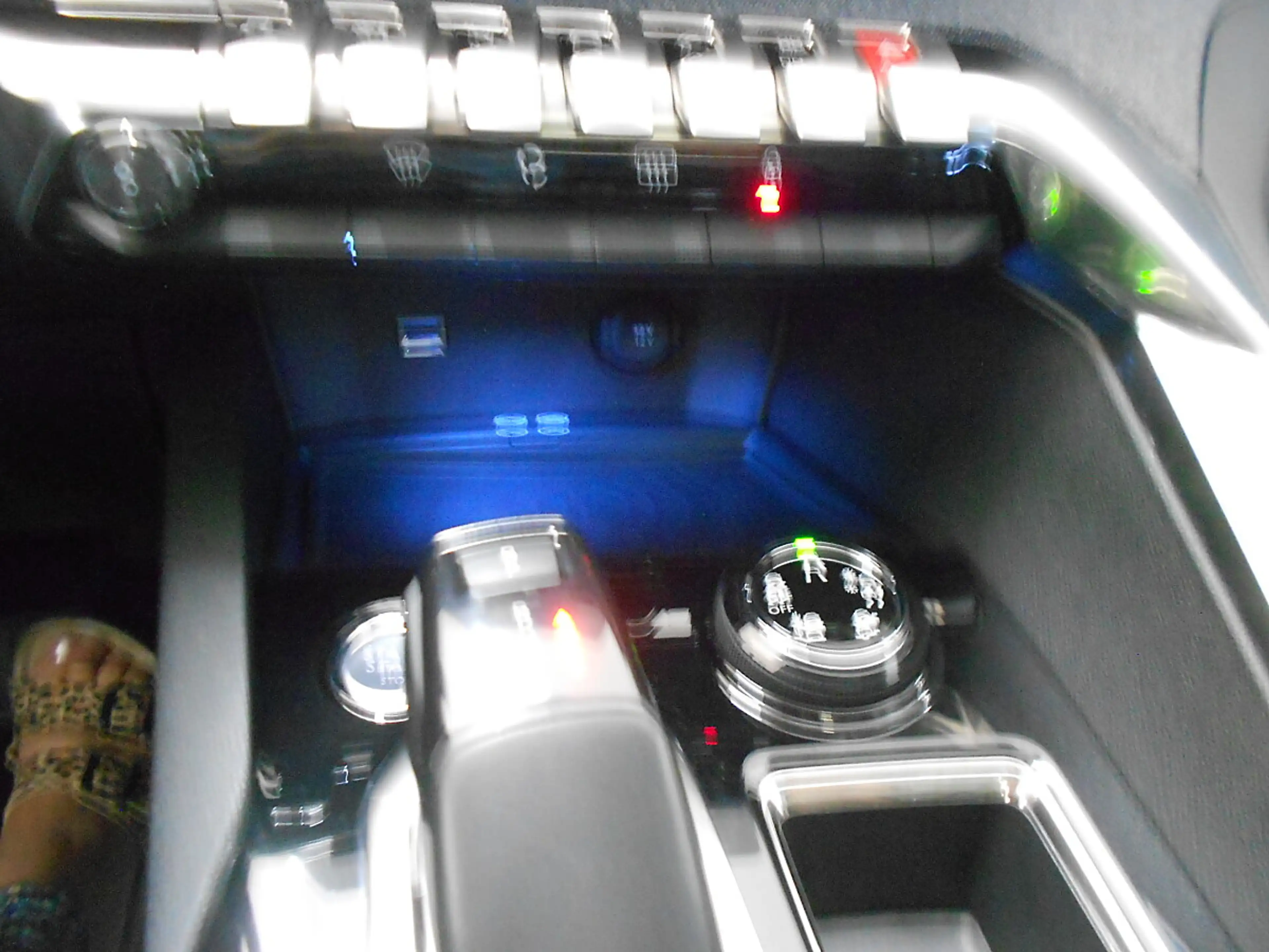Peugeot 5008 1.2 PureTech 130 Allure — photo 14
