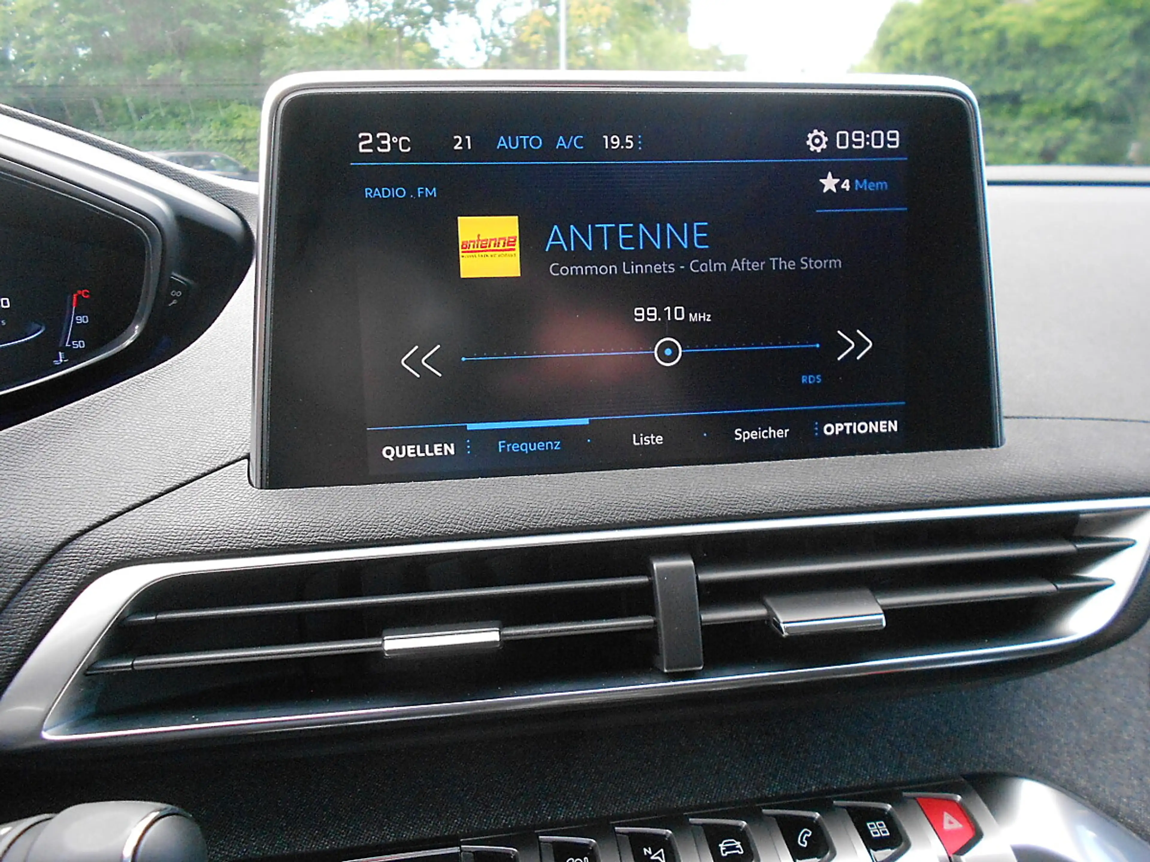 Peugeot 5008 1.2 PureTech 130 Allure — photo 8