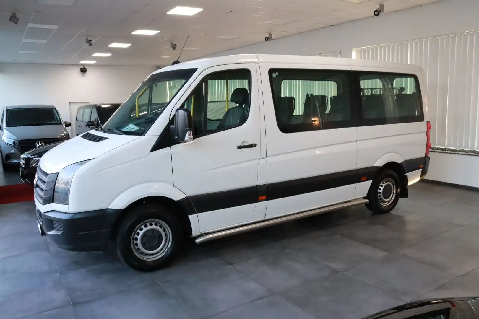 Volkswagen Crafter 2.0 TDI mit Behindertenrampe + 8-SITZER Weiß - 1