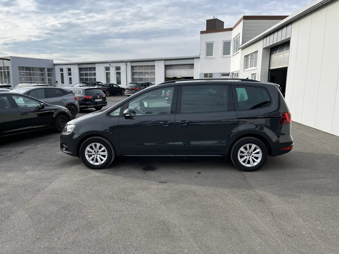 SEAT Alhambra 2.0 TDI DSG 4Drive Style 364€ o. Anzahlung AHK S Gris - 2