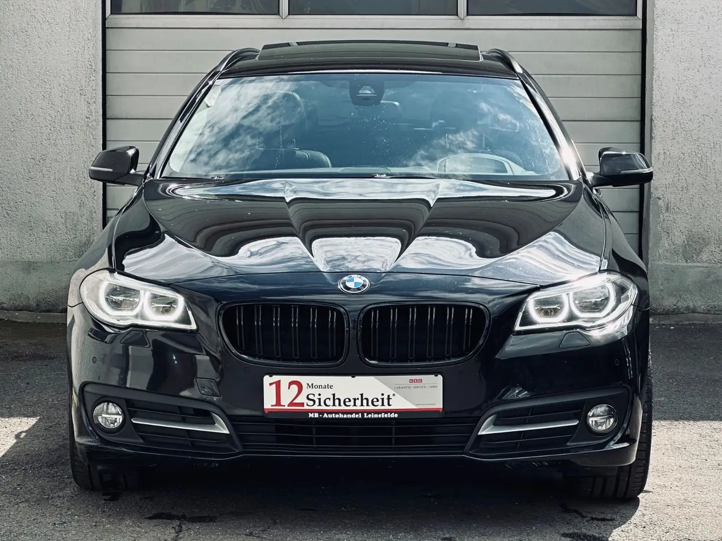 BMW 530 d xDrive*LED*PANO*HEAD-UP*LEDER*STANDHEIZUNG Černá - 2
