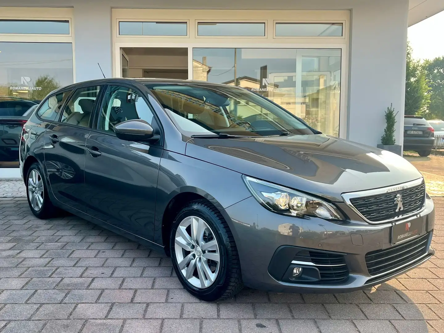 Peugeot 308 308 SW Active Business BlueHDi 130 EAT8 S&S Gris - 2