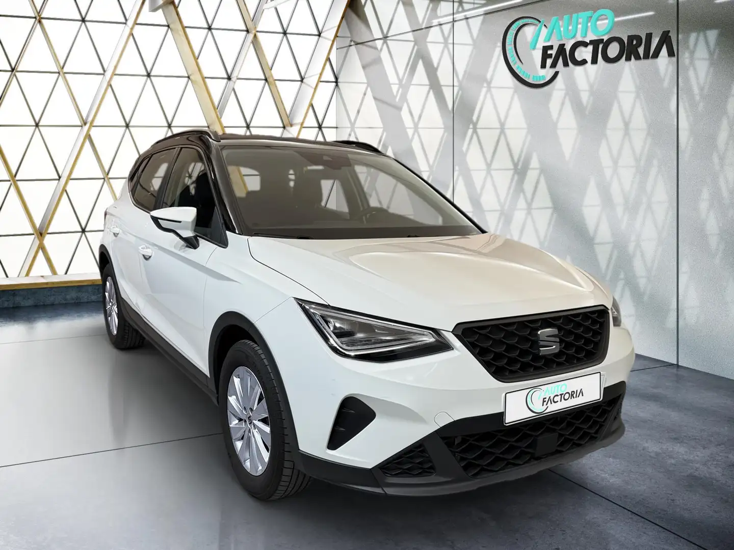 SEAT Arona -29% 1.0 TSI 110cv +GPS+RADAR+FULL LED+Options Beige - 2