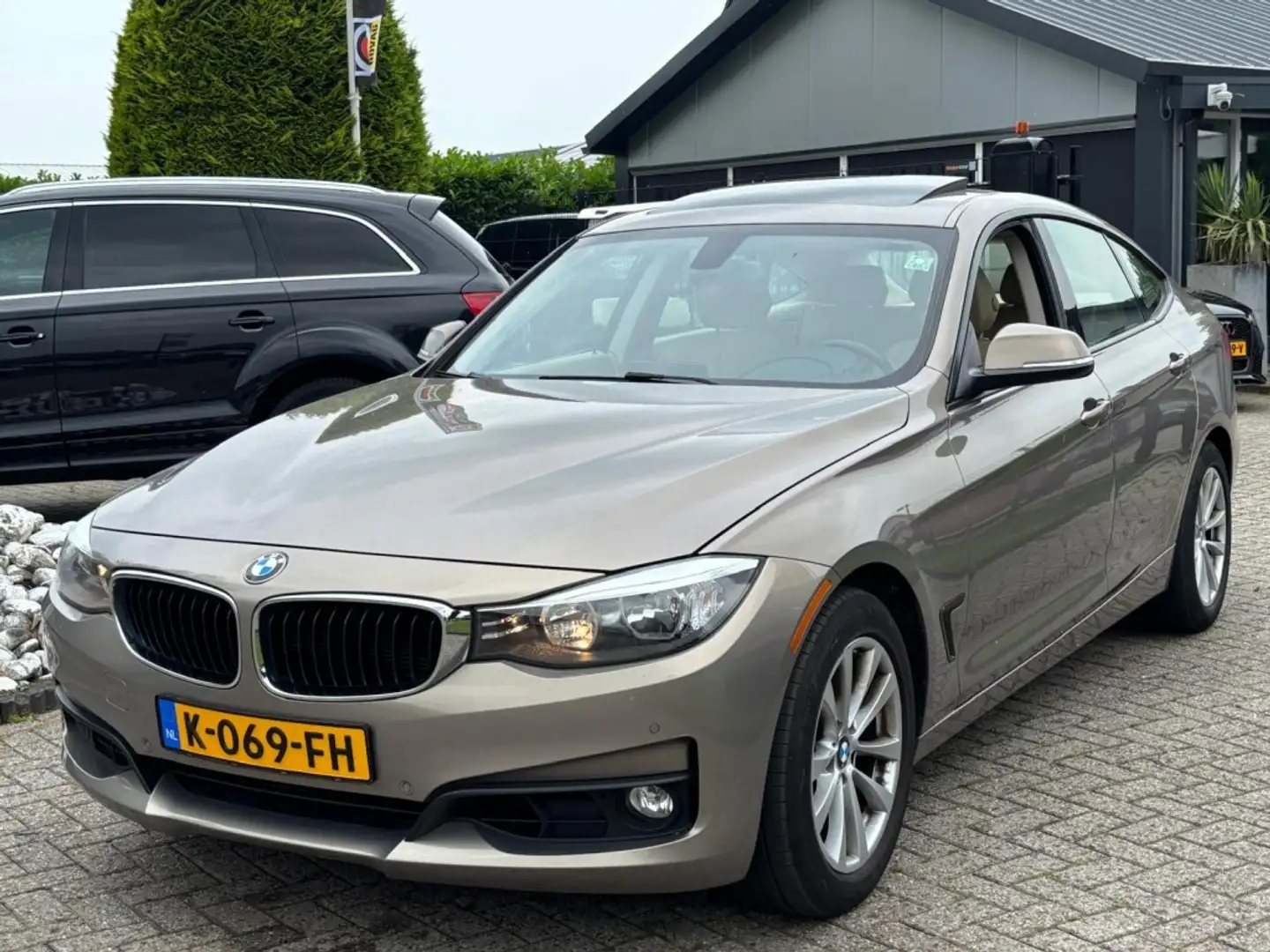 BMW 328 3-serie Gran Turismo 328i X-Drive High Executive 2 Braun - 1