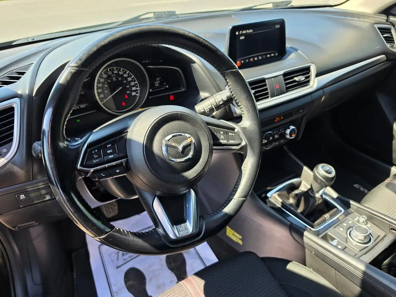 Mazda 3 снимка Mazda 3