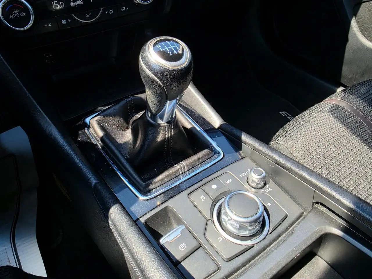 Mazda 3 снимка Mazda 3