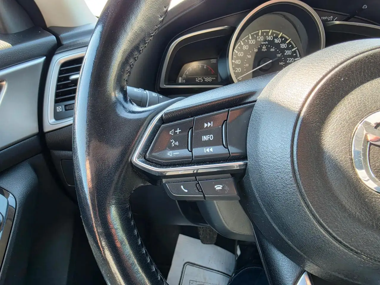 Mazda 3 снимка Mazda 3