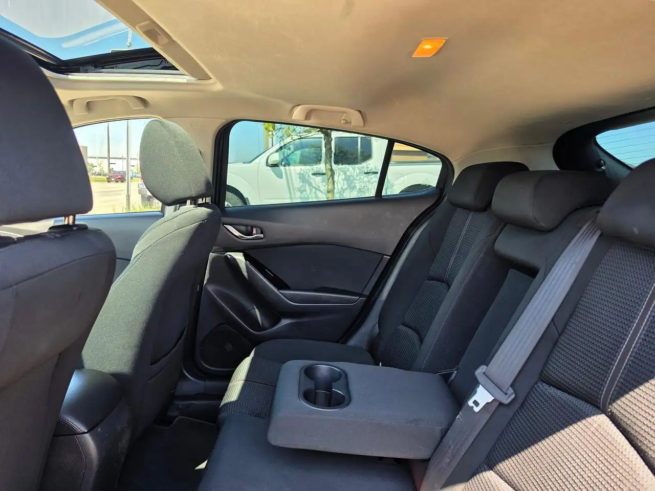 Mazda 3 снимка Mazda 3