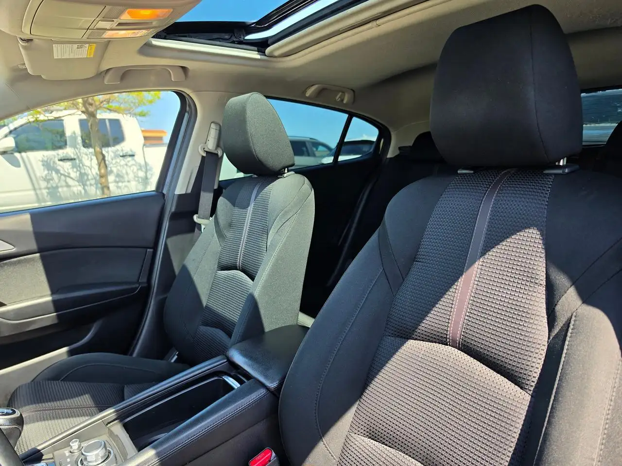 Mazda 3 снимка Mazda 3