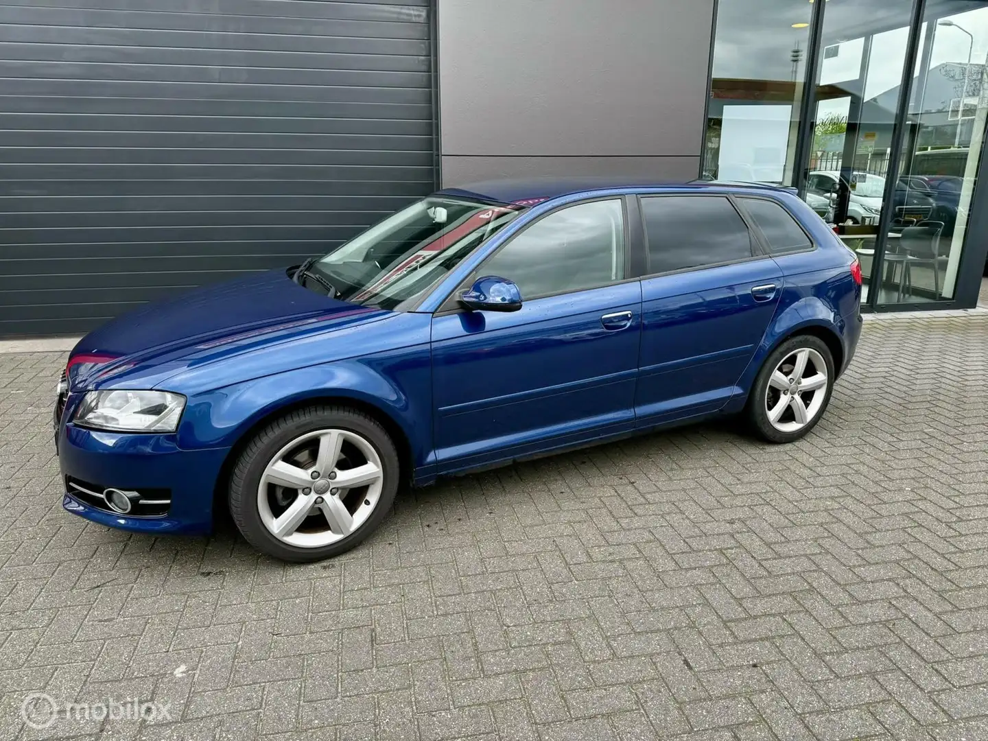 Audi A3 Sportback 1.6 Ambiente Blauw - 2