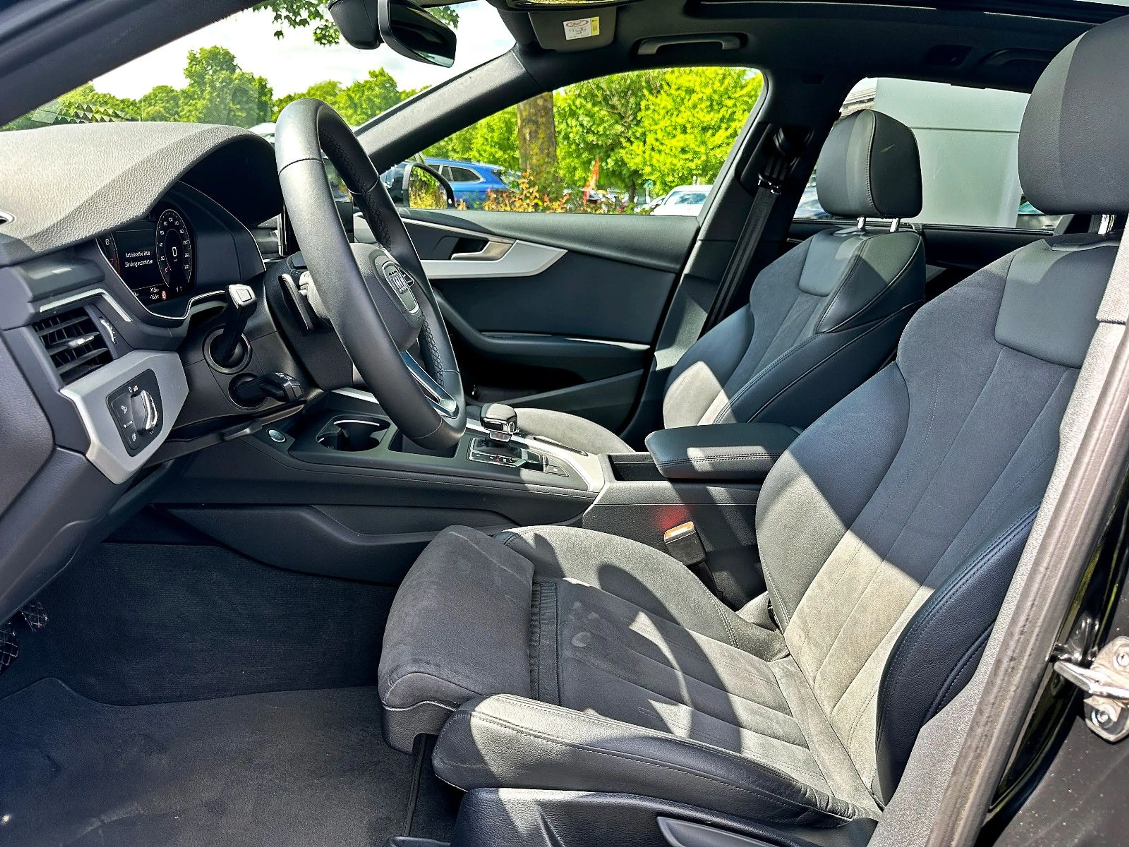 Audi A4 Avant 45TFSI qu S LINE BLACK PANO AHK MATRIX — photo 13