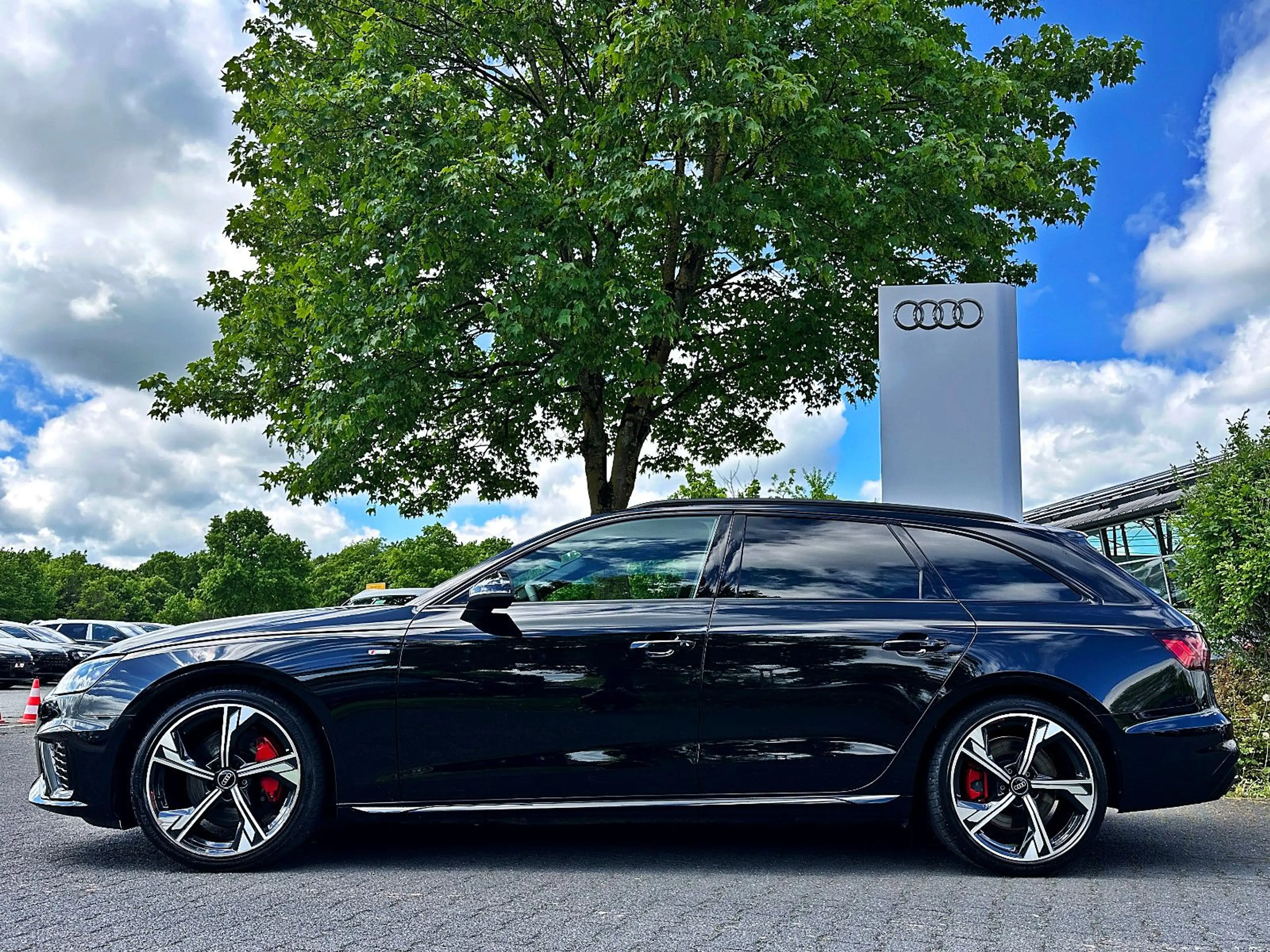 Audi A4 Avant 45TFSI qu S LINE BLACK PANO AHK MATRIX — photo 4