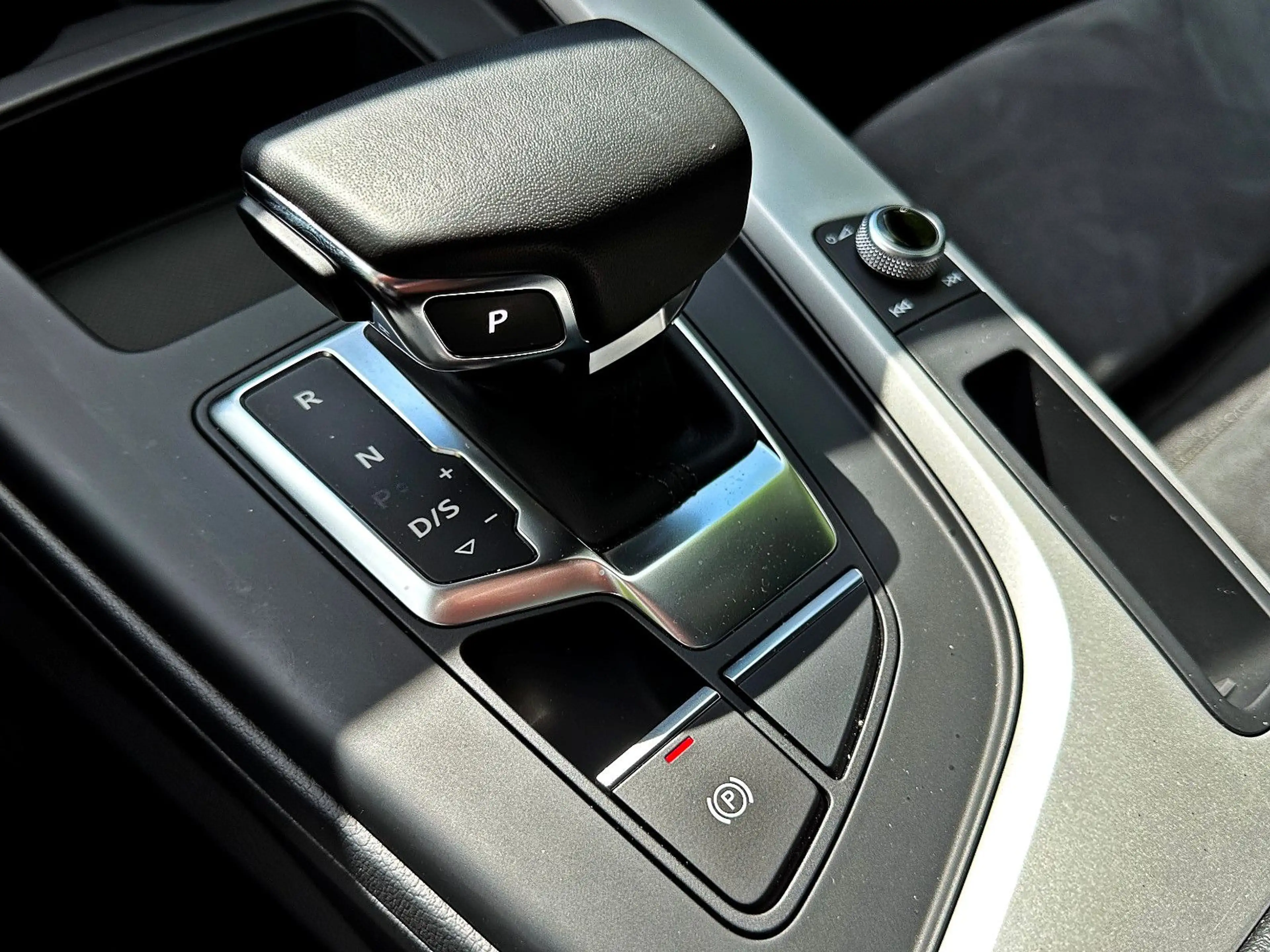 Audi A4 Avant 45TFSI qu S LINE BLACK PANO AHK MATRIX — photo 14