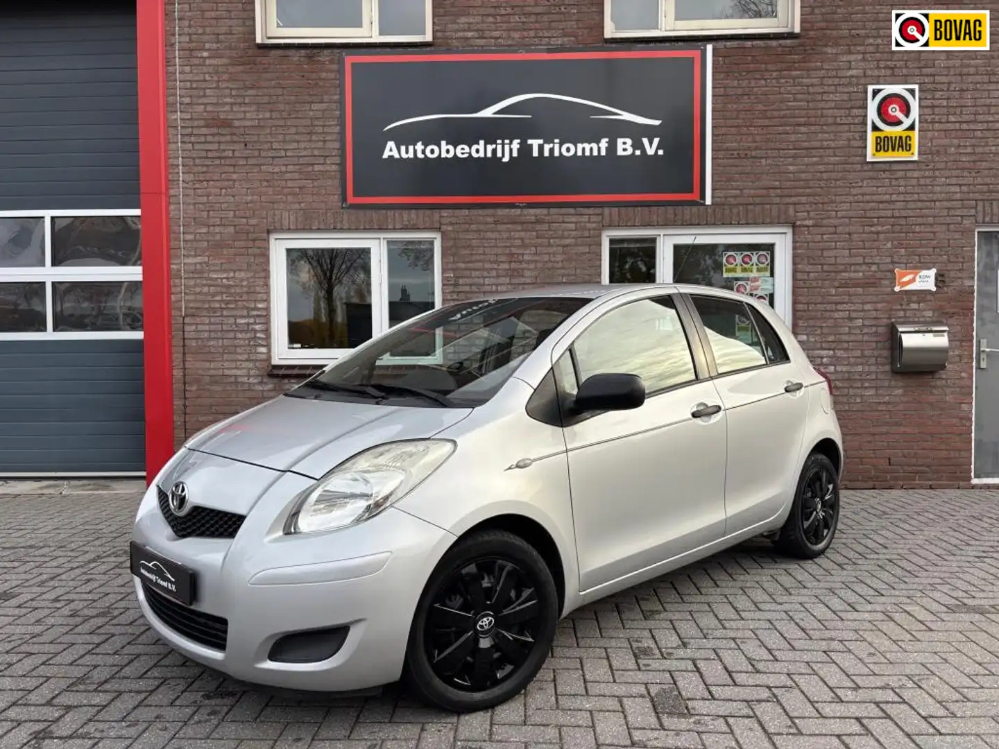 Toyota Yaris 1.3 - 1e EIGENAAR - 101 pk - AIRCO - ELEKTRISCH PA Grijs - 1