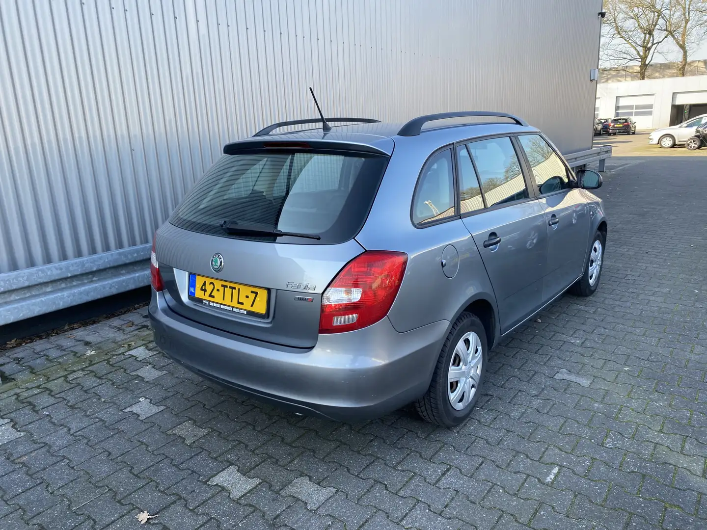 Skoda Fabia Combi 1.2-12V Fresh met Airconditioning & Nieuwe A Grau - 2