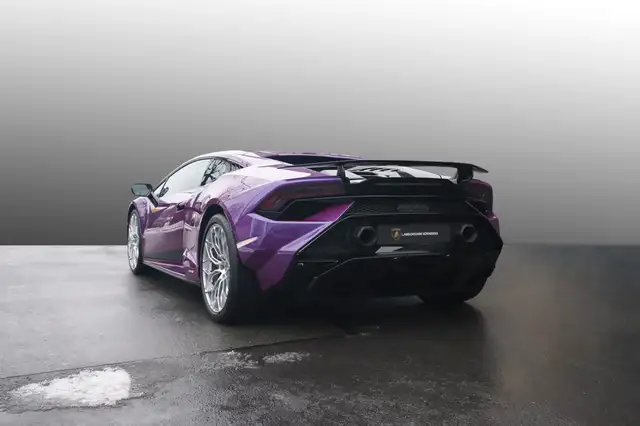 Lamborghini Huracan view 4