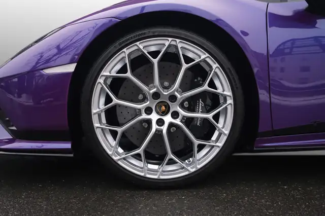 Lamborghini Huracan view 5