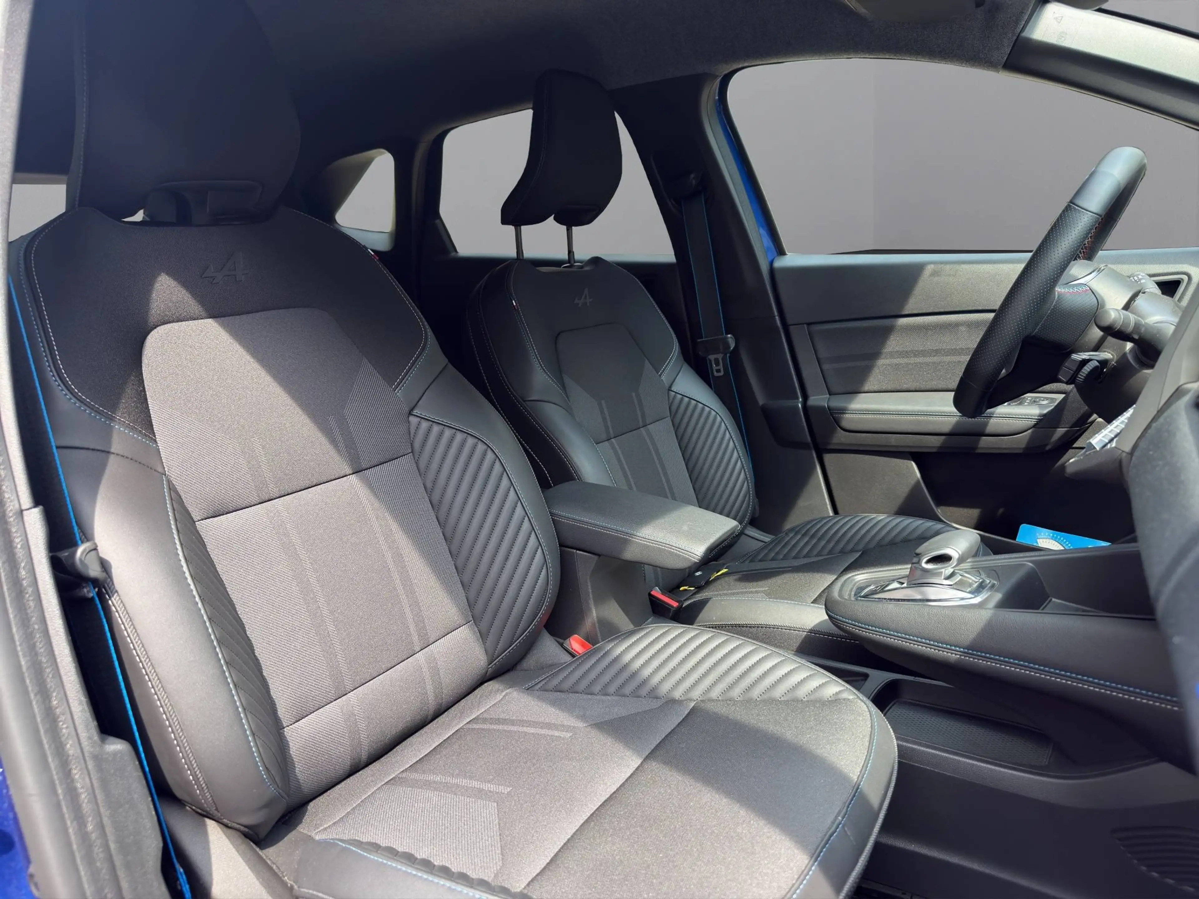 Renault Symbioz 145 E-Tech Full Hybrid Esprit Alpine 1. Hand — photo 11