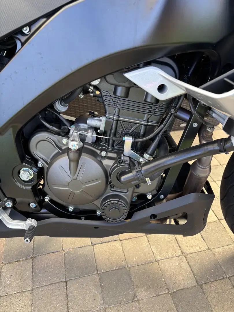 Aprilia Tuono - 2