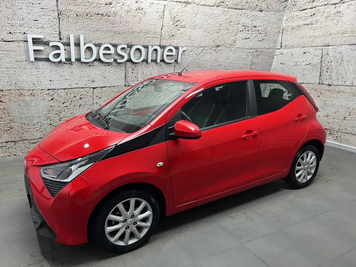 Toyota Aygo X 1,0 VVT-i x-play Rot - 2