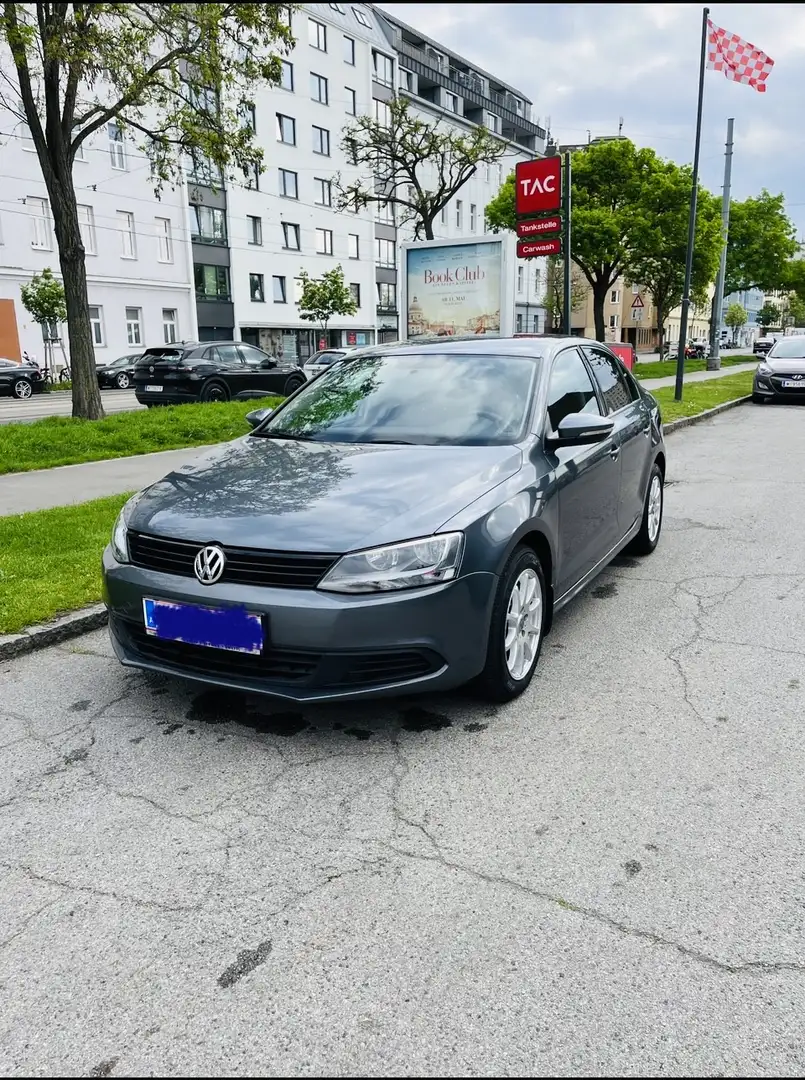Volkswagen Jetta Comfortline 1,6 TDI DPF - 1