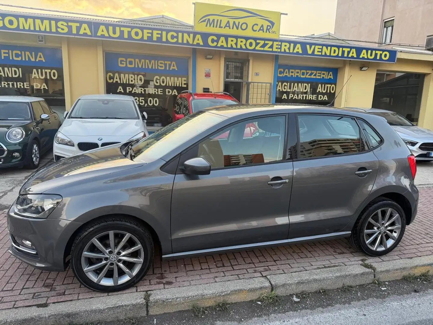 Volkswagen Polo 6R 5p 1.2 tsi bm Highline 90cv dsg Grau - 2
