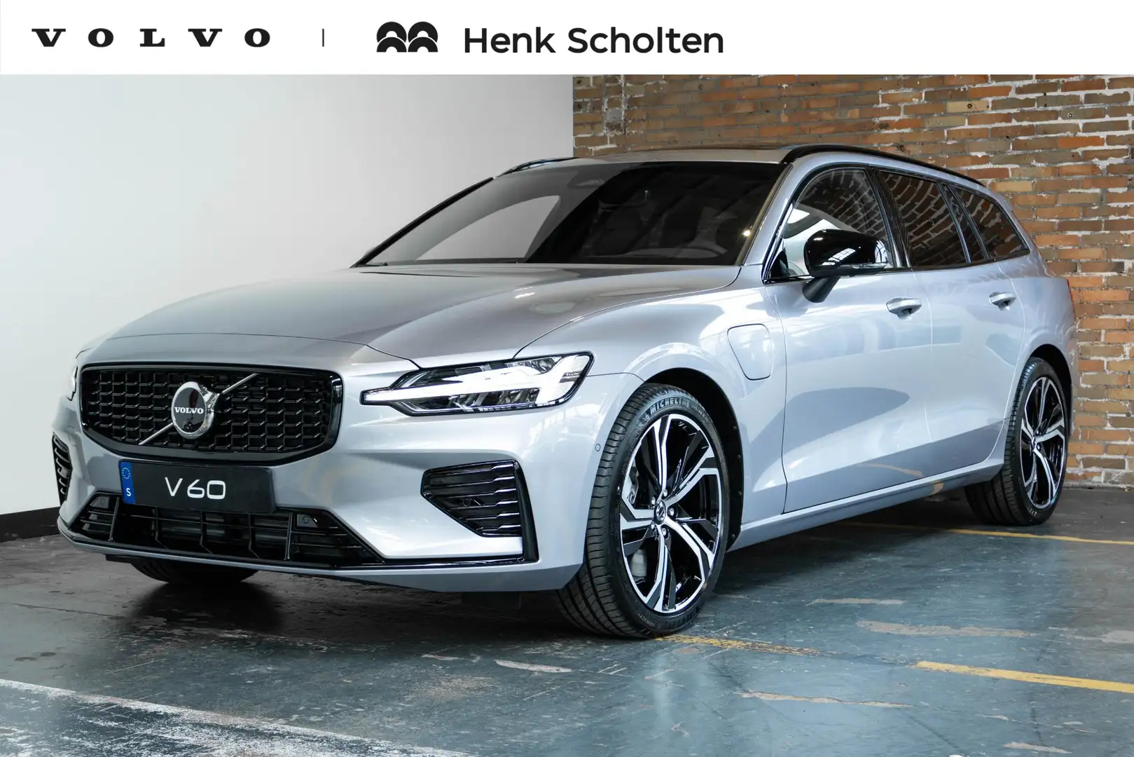 Volvo V60 2.0 T6 Plug-in hybrid AWD Plus Dark | Schuif/Kante Zilver - 1