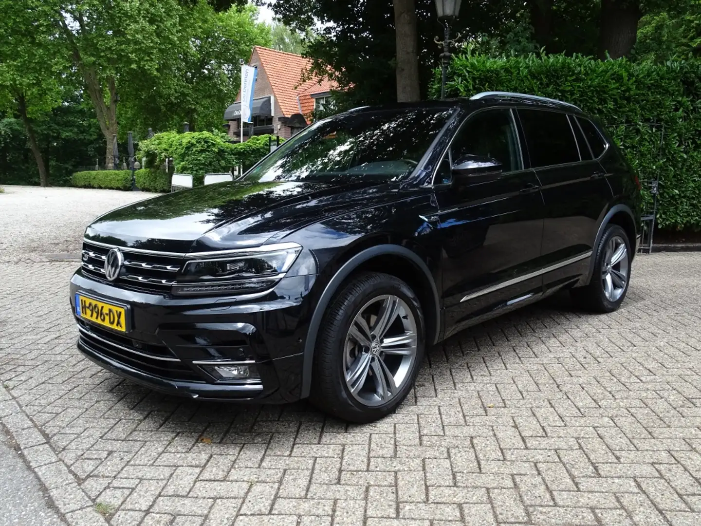 Volkswagen Tiguan Allspace 1.5 TSI HL Bus R-Line 7 Zit Vol optie 1e eig Schwarz - 2