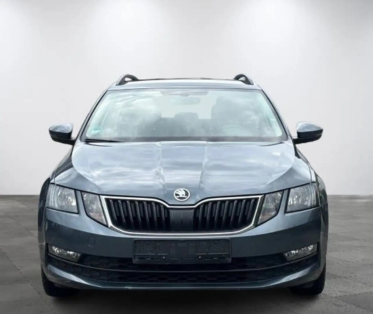 Skoda Octavia Ambition*NAVI*TEMPOMAT*AHK*PDC*CARPLAY* Gris - 2