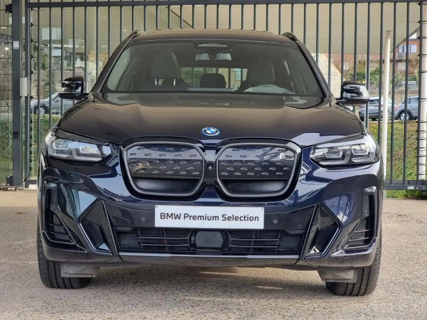BMW iX3 m sport Schwarz - 2