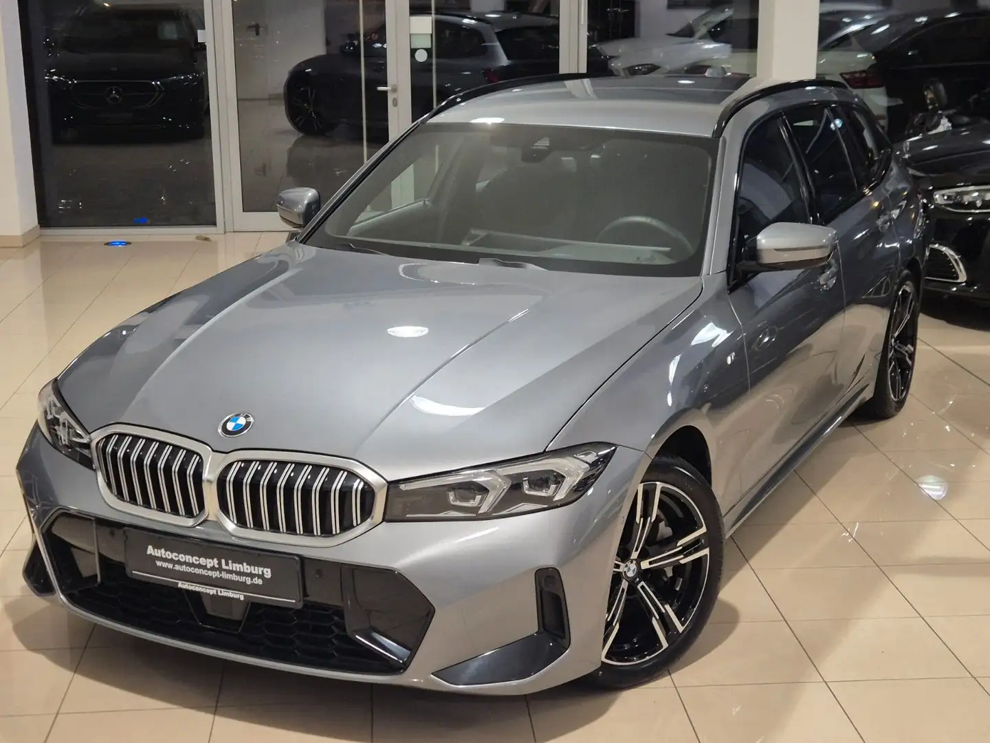 BMW 330 i xDrive M Sport touring/Shadow/ACC/Hifi/LED Grau - 2