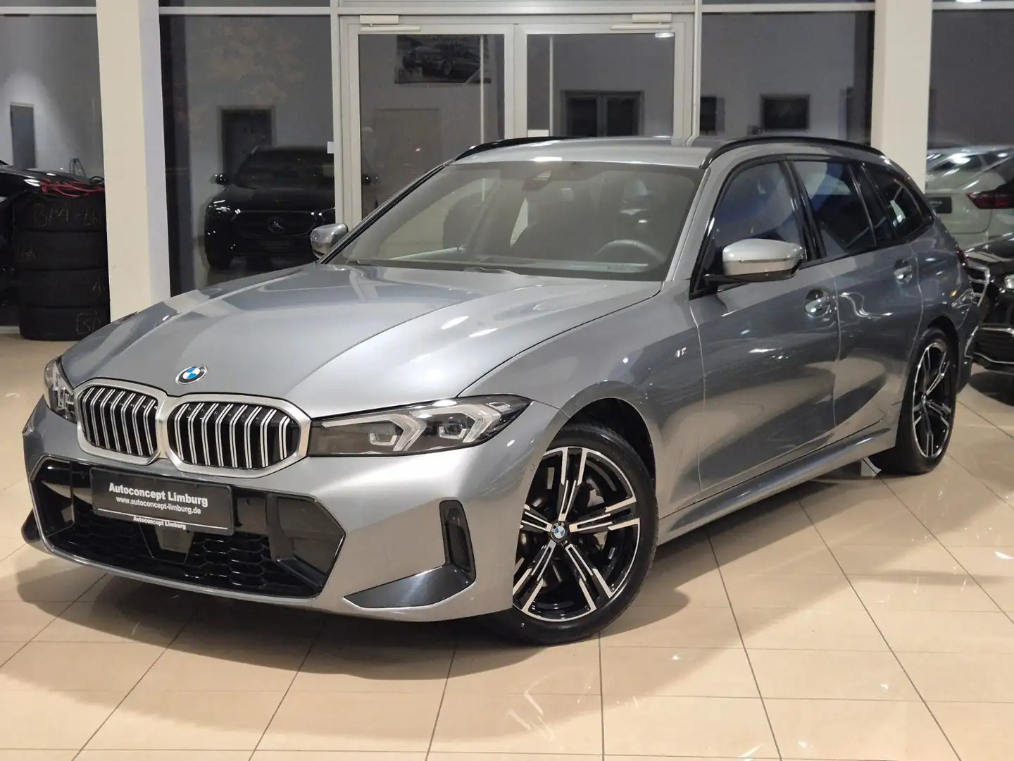 BMW 330 i xDrive M Sport touring/Shadow/ACC/Hifi/LED Grau - 1