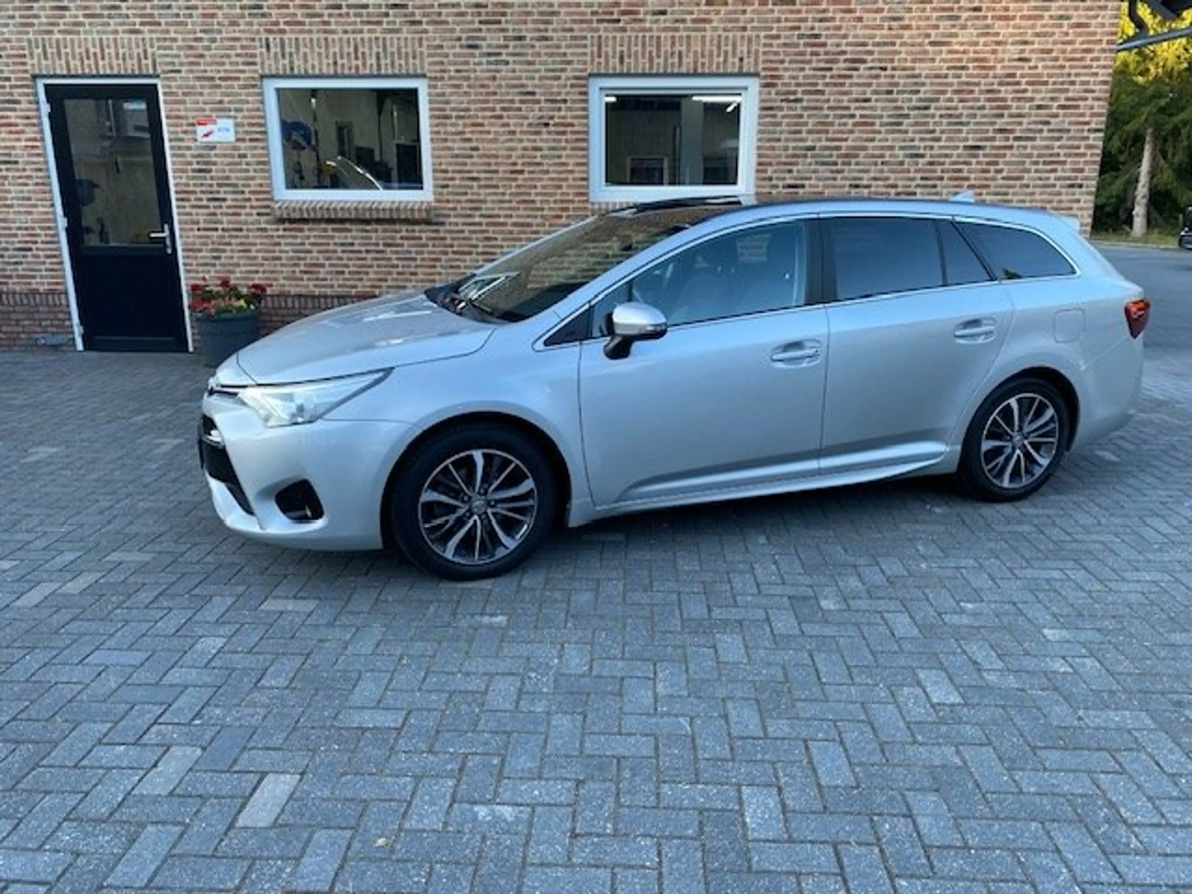 Toyota Avensis 1.8 VVT-i Executive PANORAMA NAVI KEYLESS NL-AUTO — photo 2