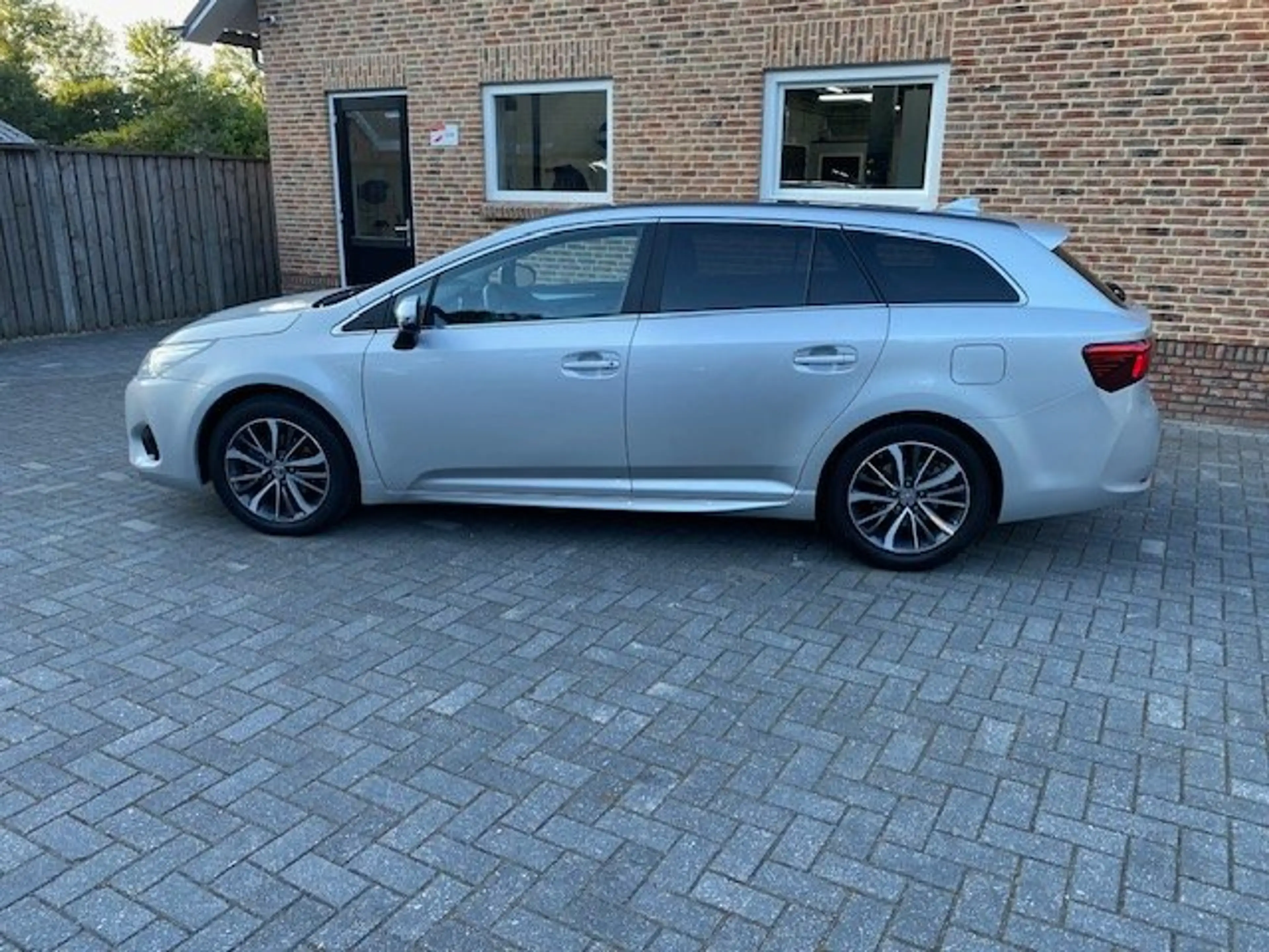 Toyota Avensis 1.8 VVT-i Executive PANORAMA NAVI KEYLESS NL-AUTO — photo 3