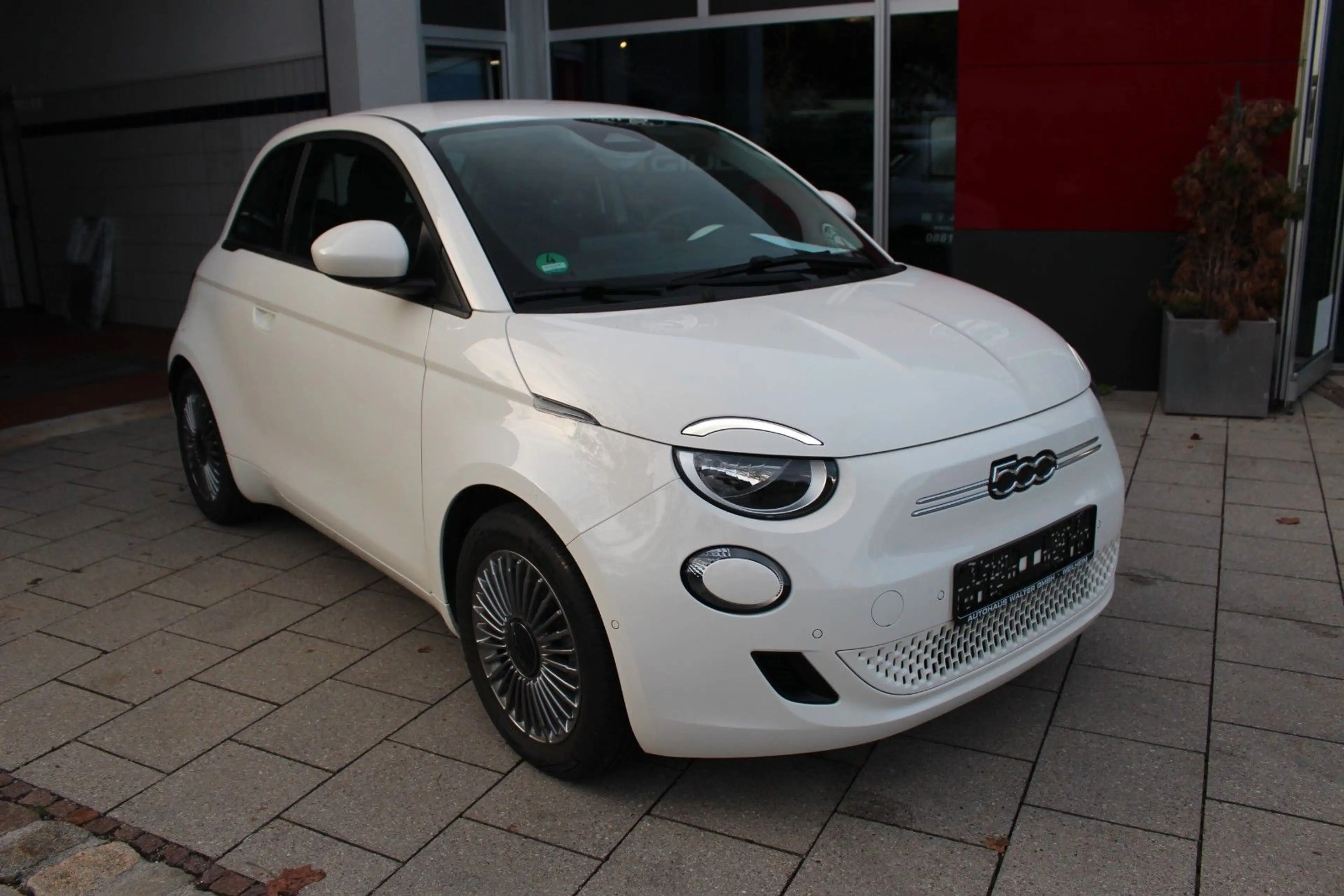 Fiat 500e CARPLAY/KAMERA/SHZ/SOH 97,6%