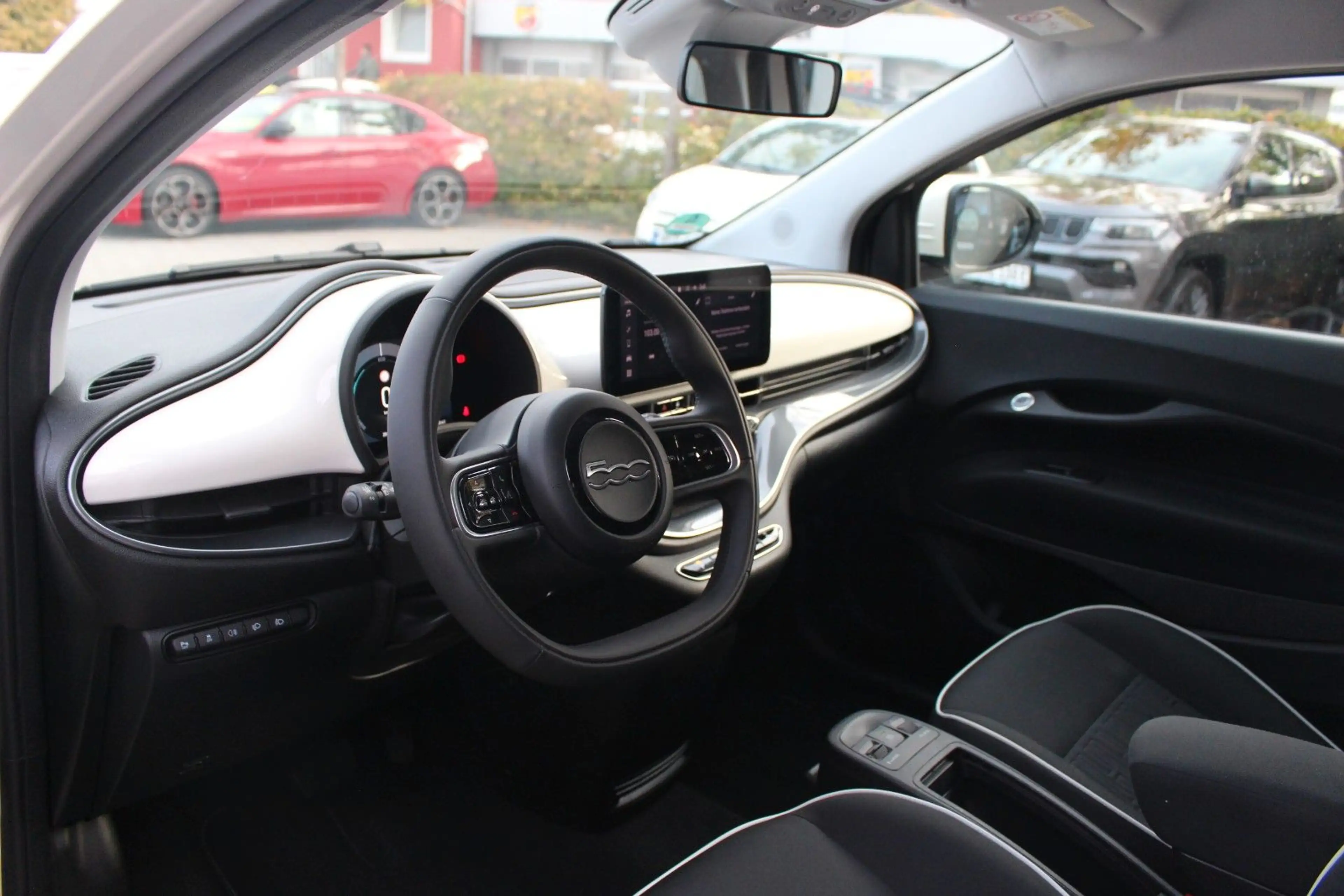 Fiat 500e CARPLAY/KAMERA/SHZ/SOH 97,6% — photo 7
